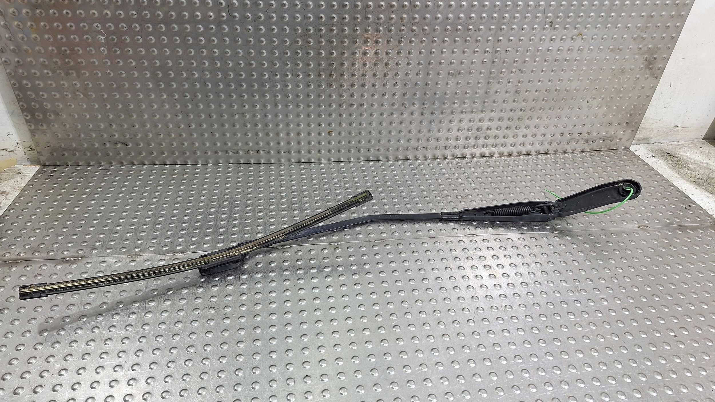 wiper arm right front 31276060 VOLVO V40 II