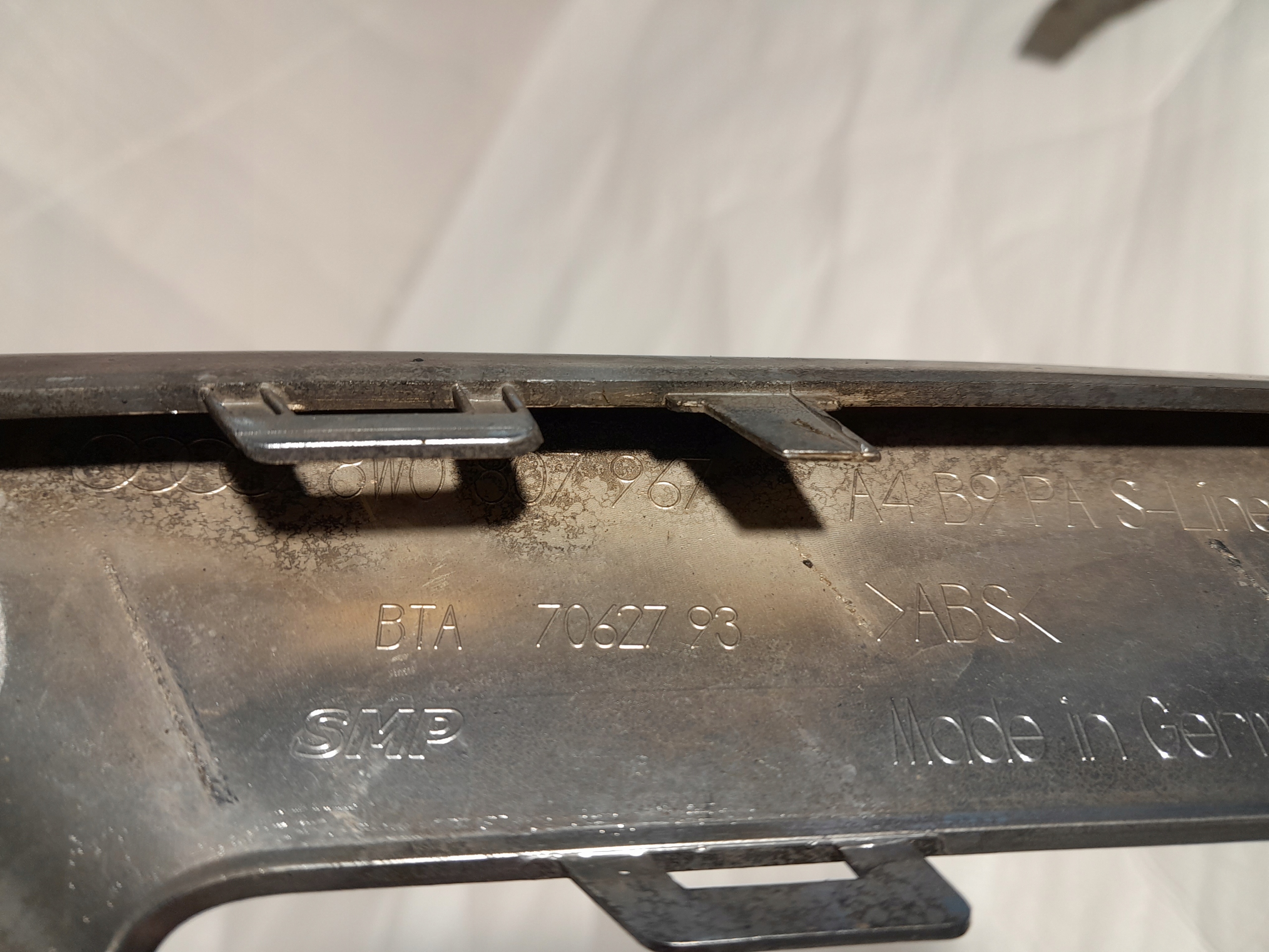 AUDI A4 B9 LIFT mřížka lišta nárazníku předek 8W0807967