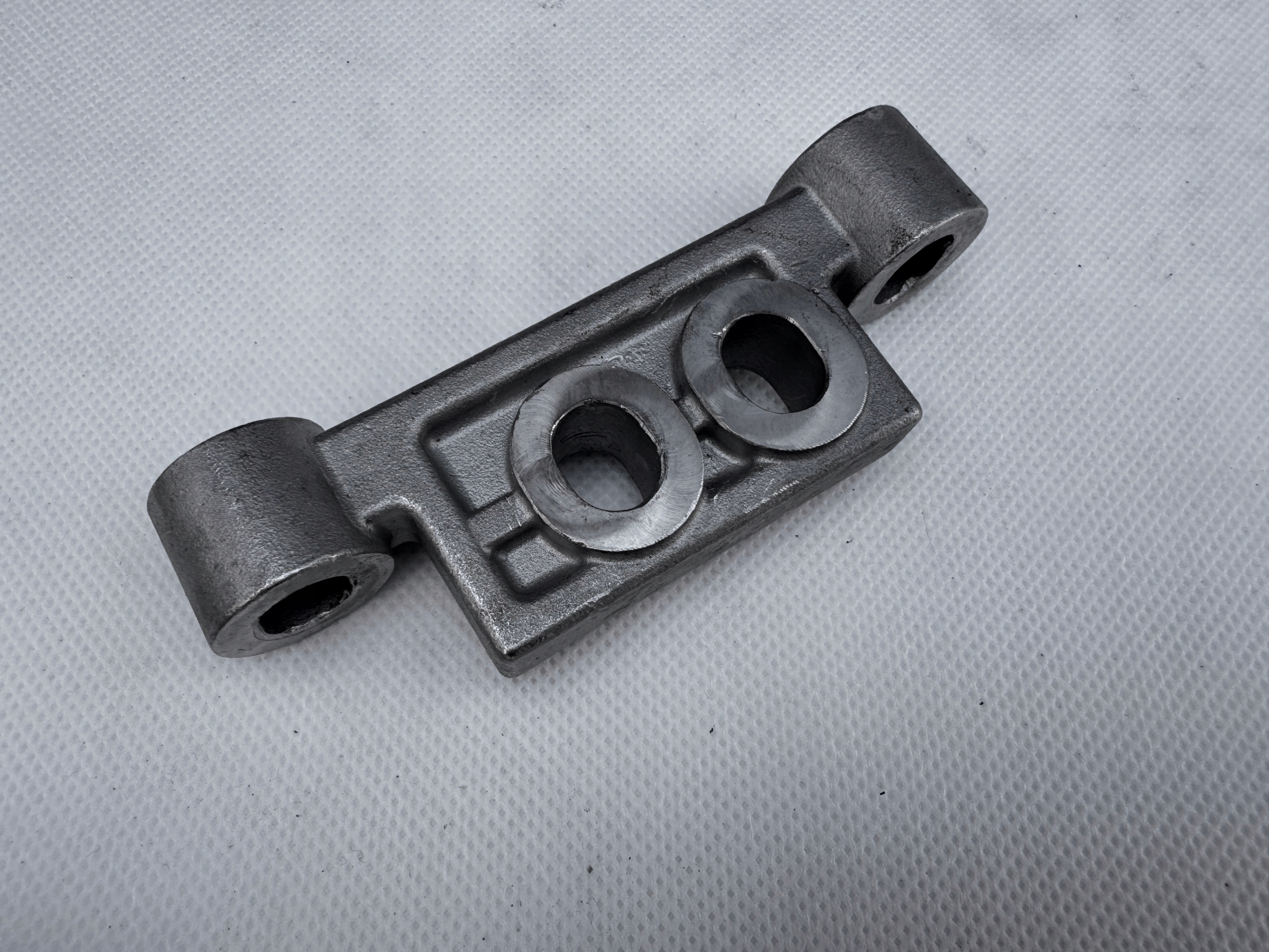 Uchwyt mocowanie 04B131645J VW POLO 6C 1.4 TDI