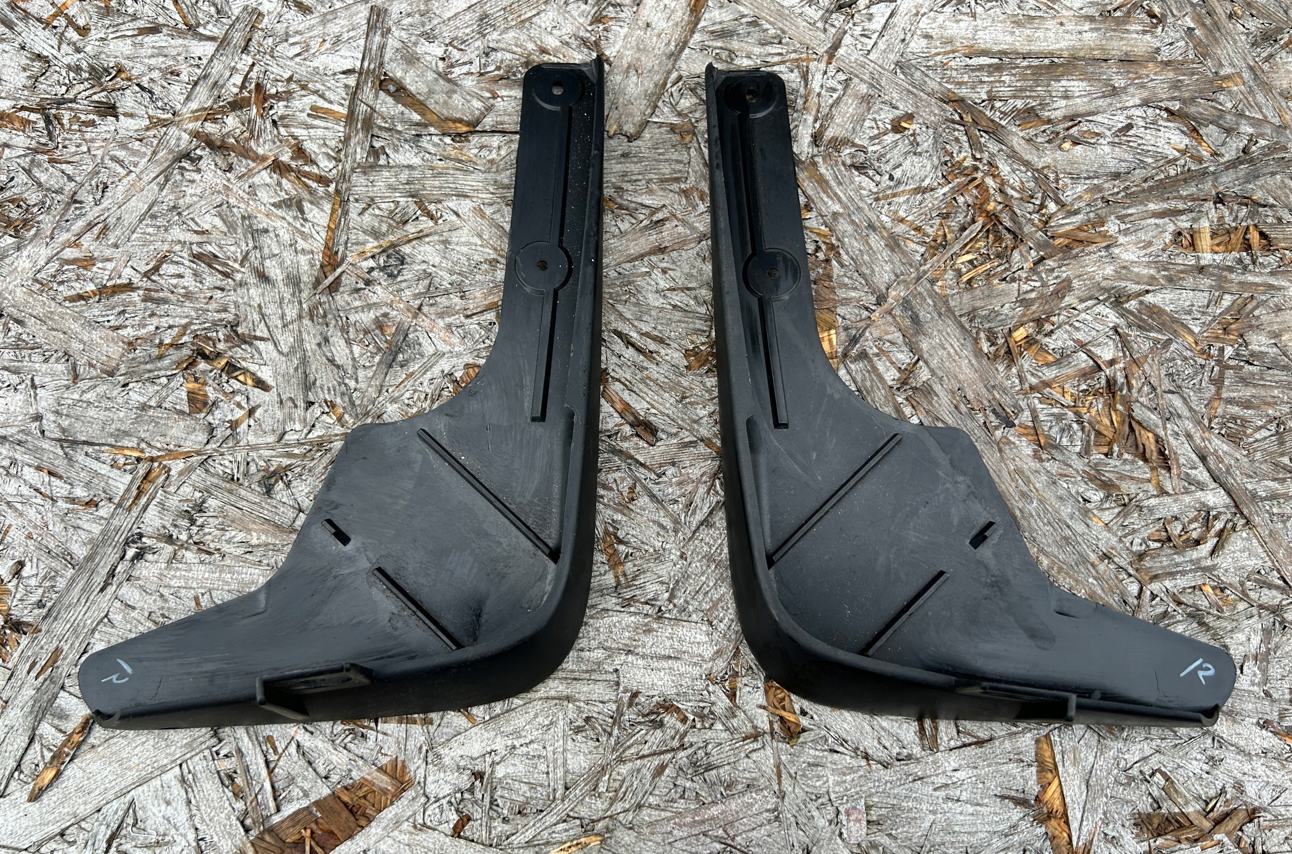 mudguard flap front right + left NISSAN TIIDA 63855-ED900 63854-ED900