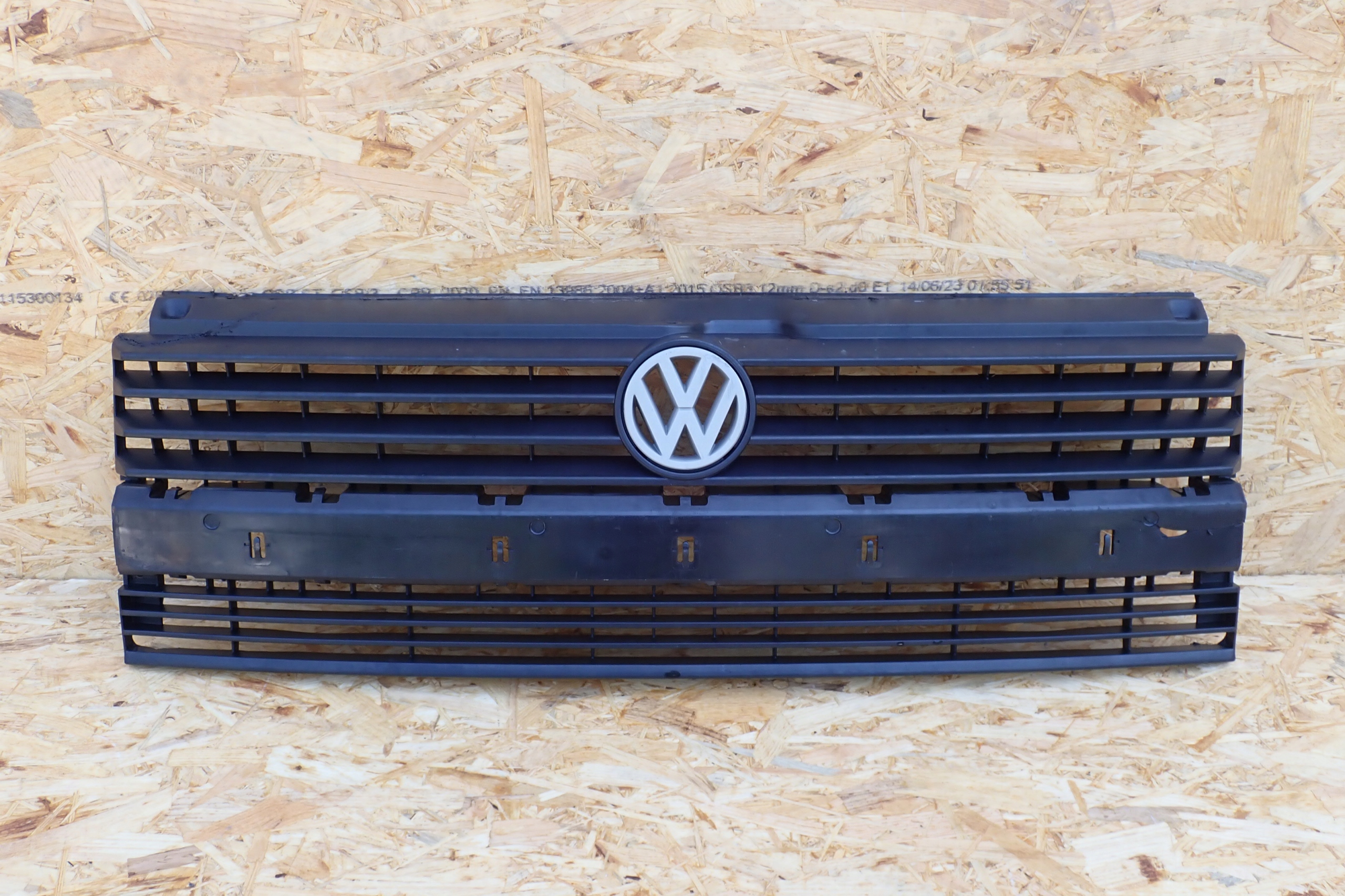 vw transporter t4 решетка радиатора белый 701853653
