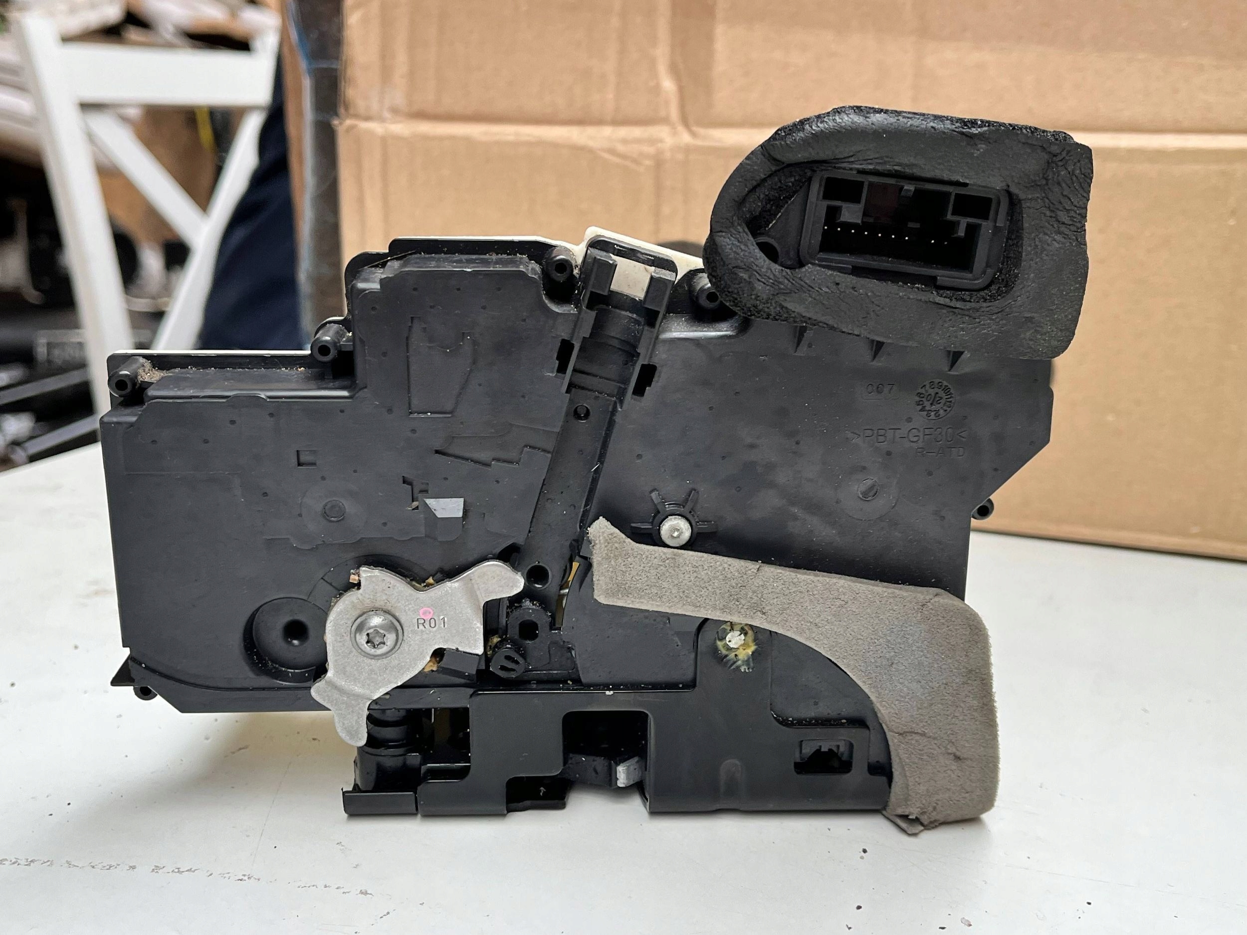 AUDI A6 A7 Q7 Q8 4K0839016Q lock door right !J