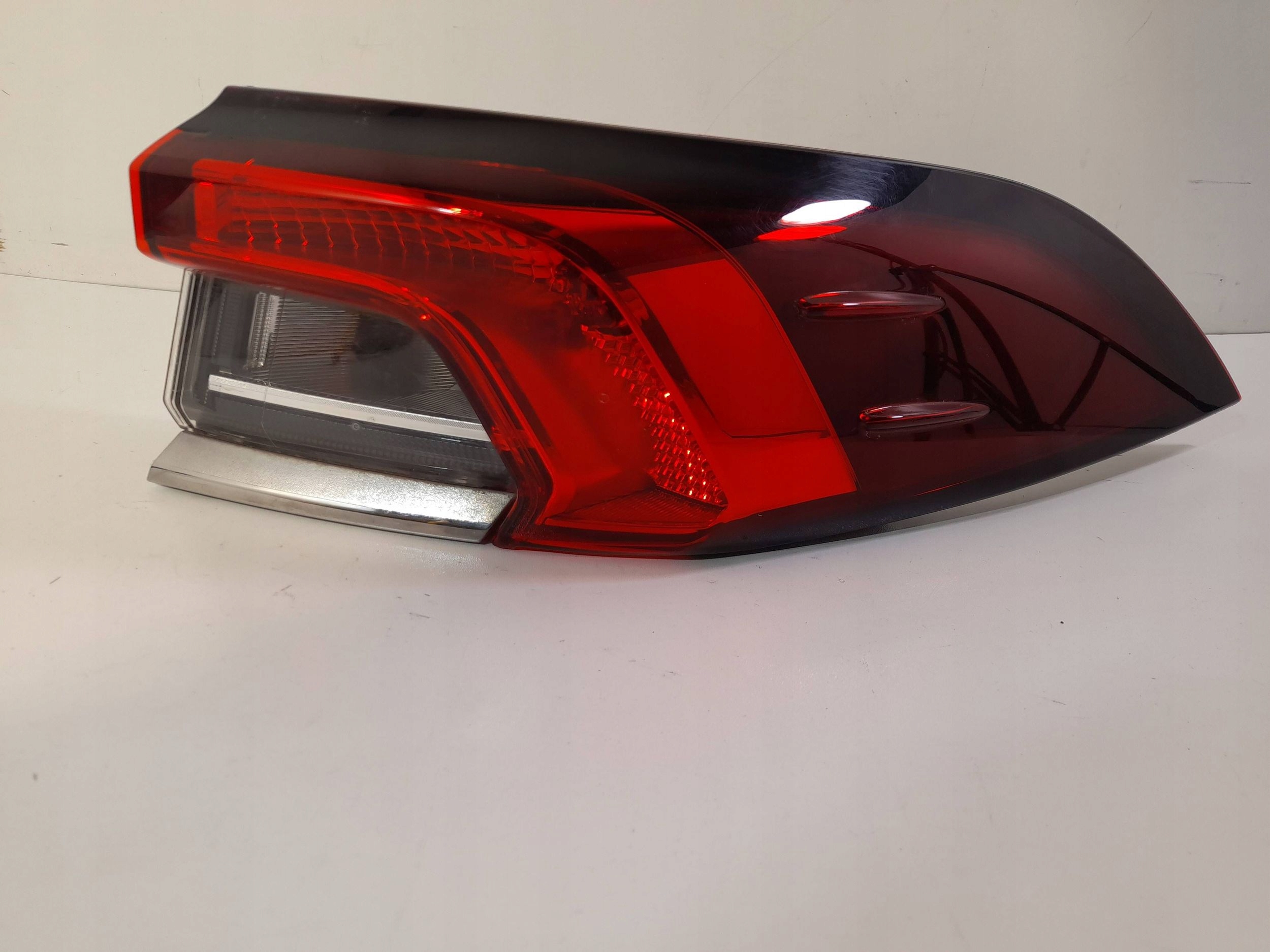Toyota Corolla E21 sedan light rear right 8155002D1100 (R579)