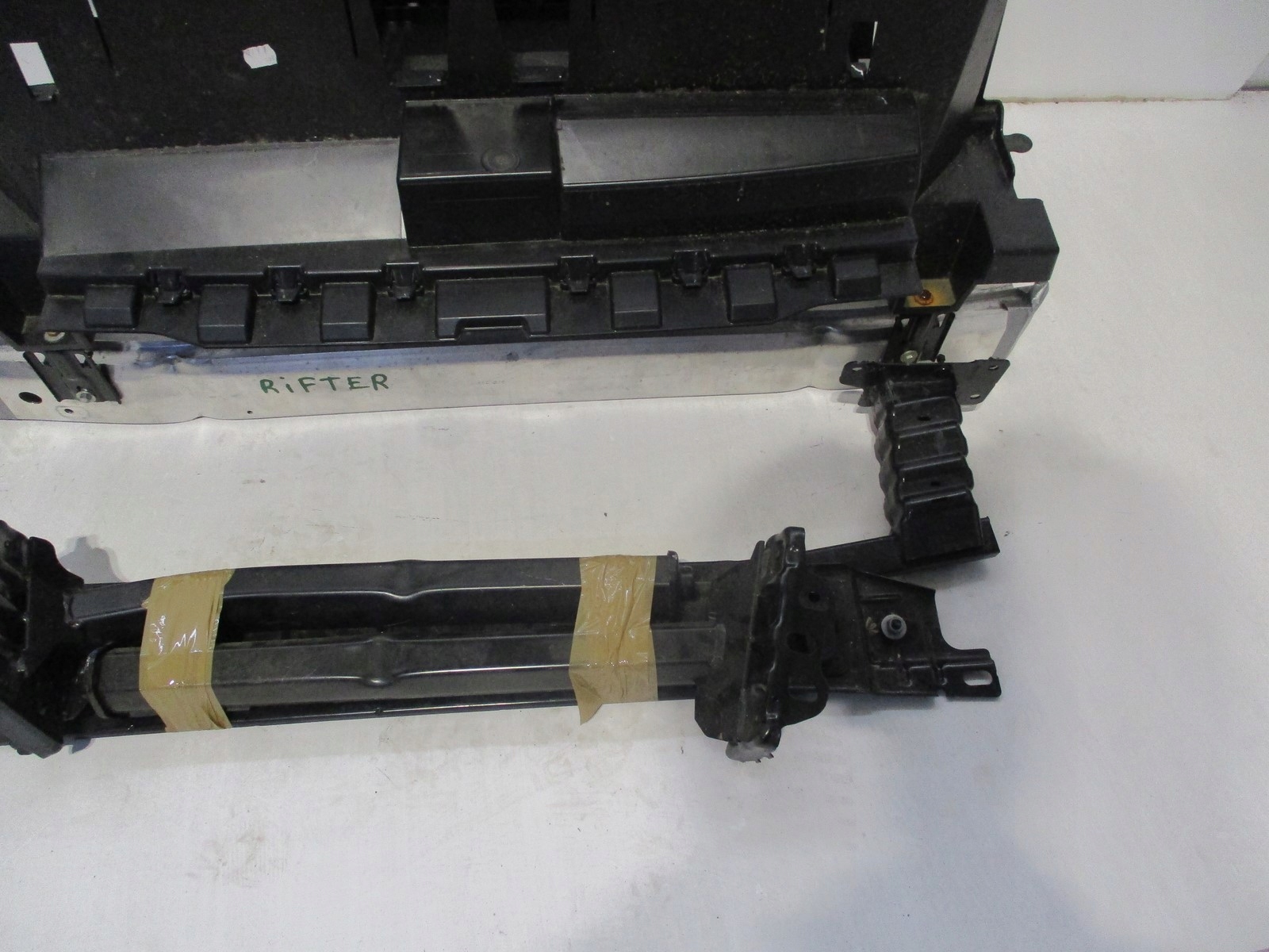 Pas przedni chłodnice BELKA PEUGEOT RIFTER Numer katalogowy części PEUGEOT RIFTER  PAS