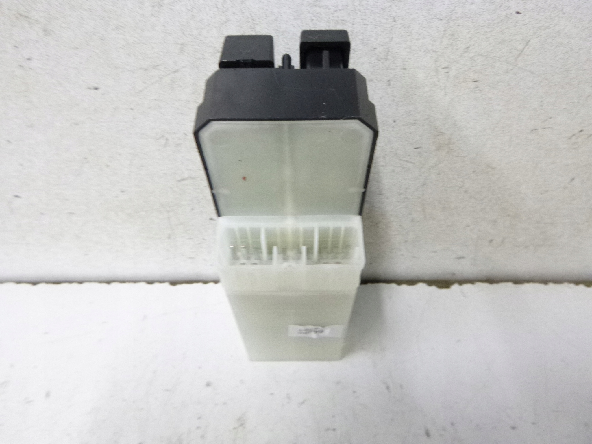 window control switch left SUZUKI SX4 2009r. 64J20 1979T