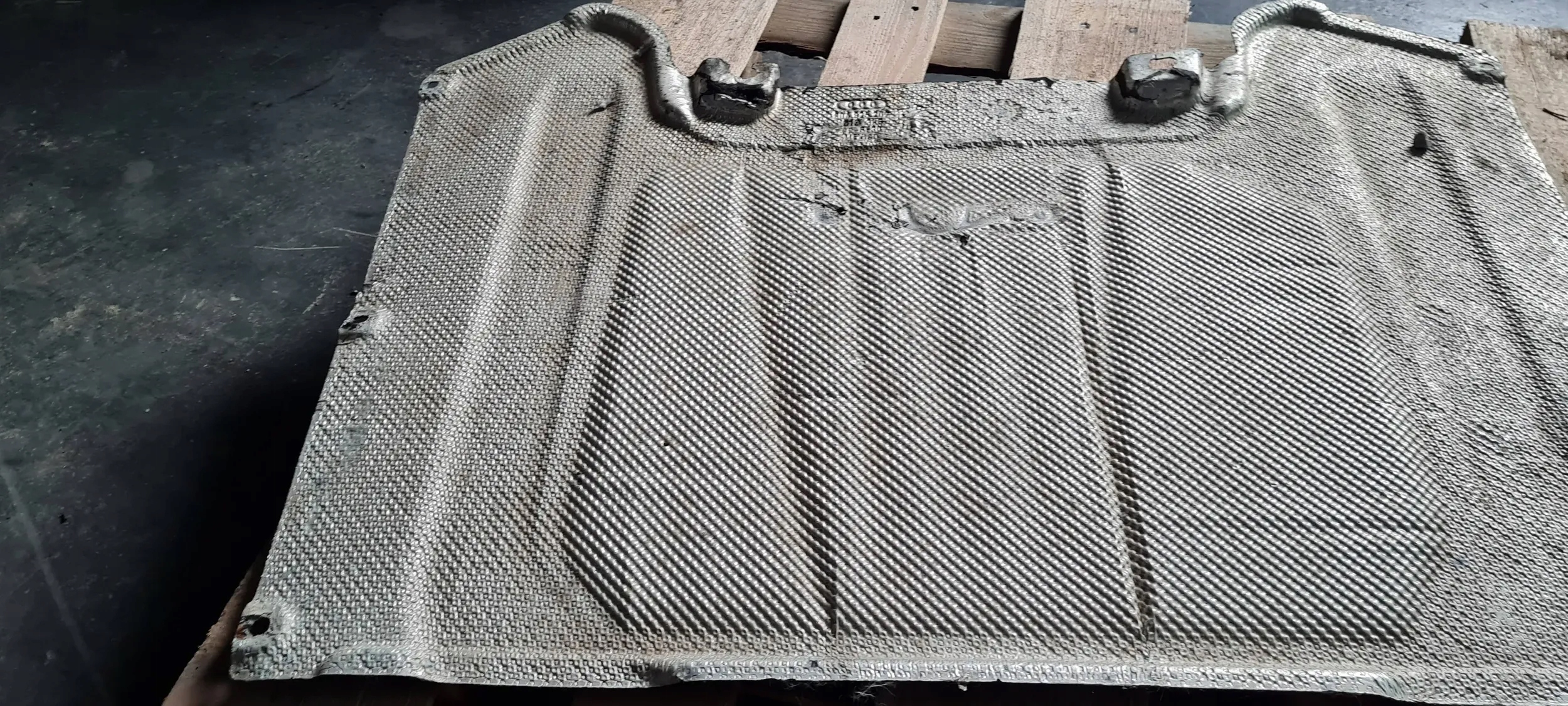 Q5 80A cover chassis cover 80A825209B