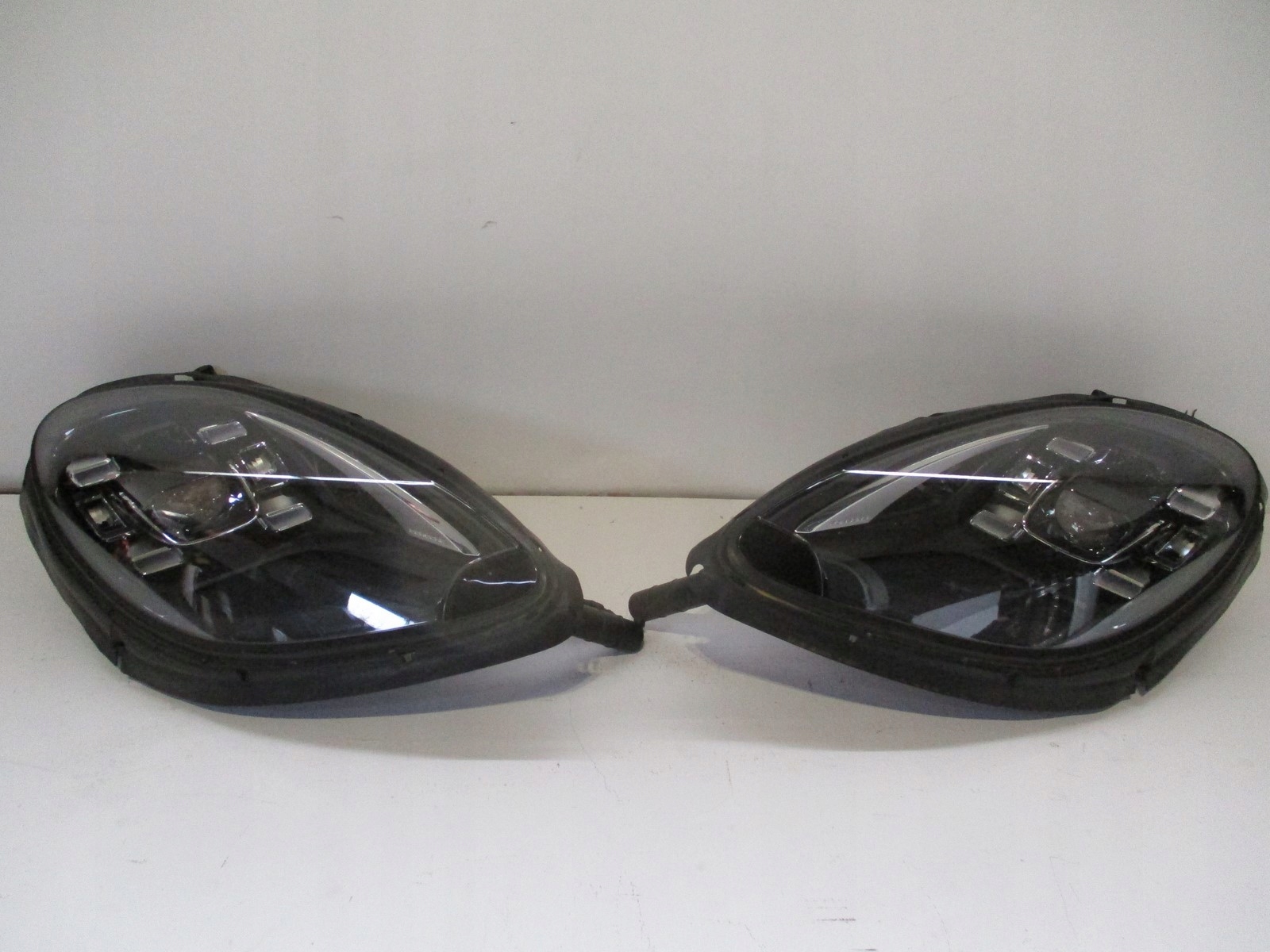 LAMPA LED PORSCHE MACAN LIFT MATRIX PRAWA