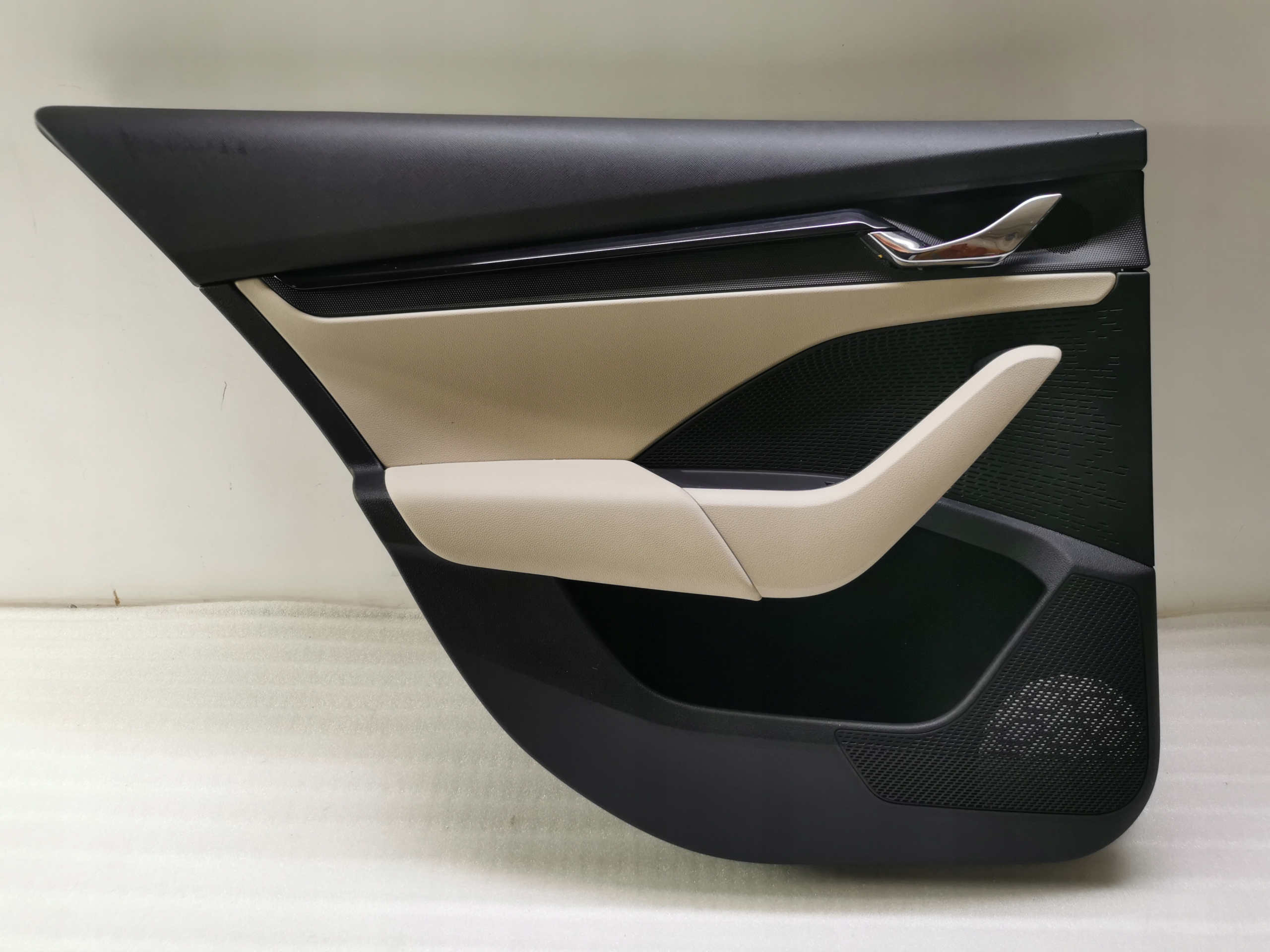 OCTAVIA IV дверные карты левый зад 5E7
