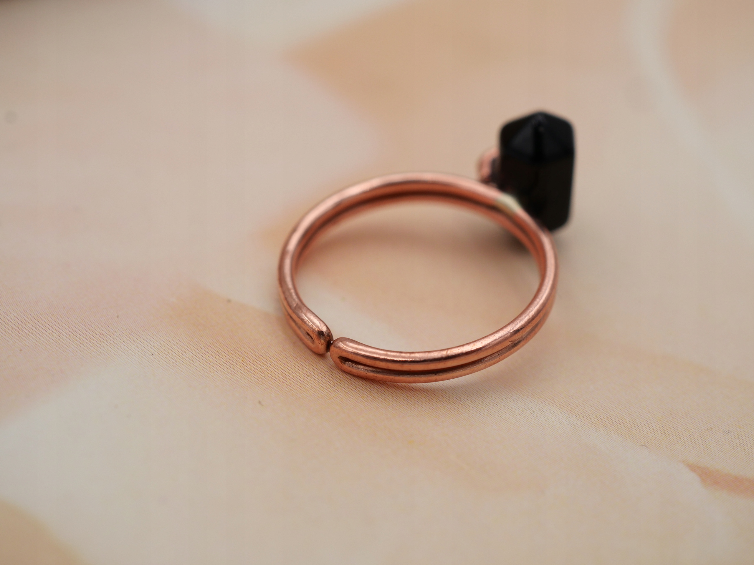 MIEDZIANY PIERŚCIONEK Z GROTEM- ONYKS Kamień Onyks