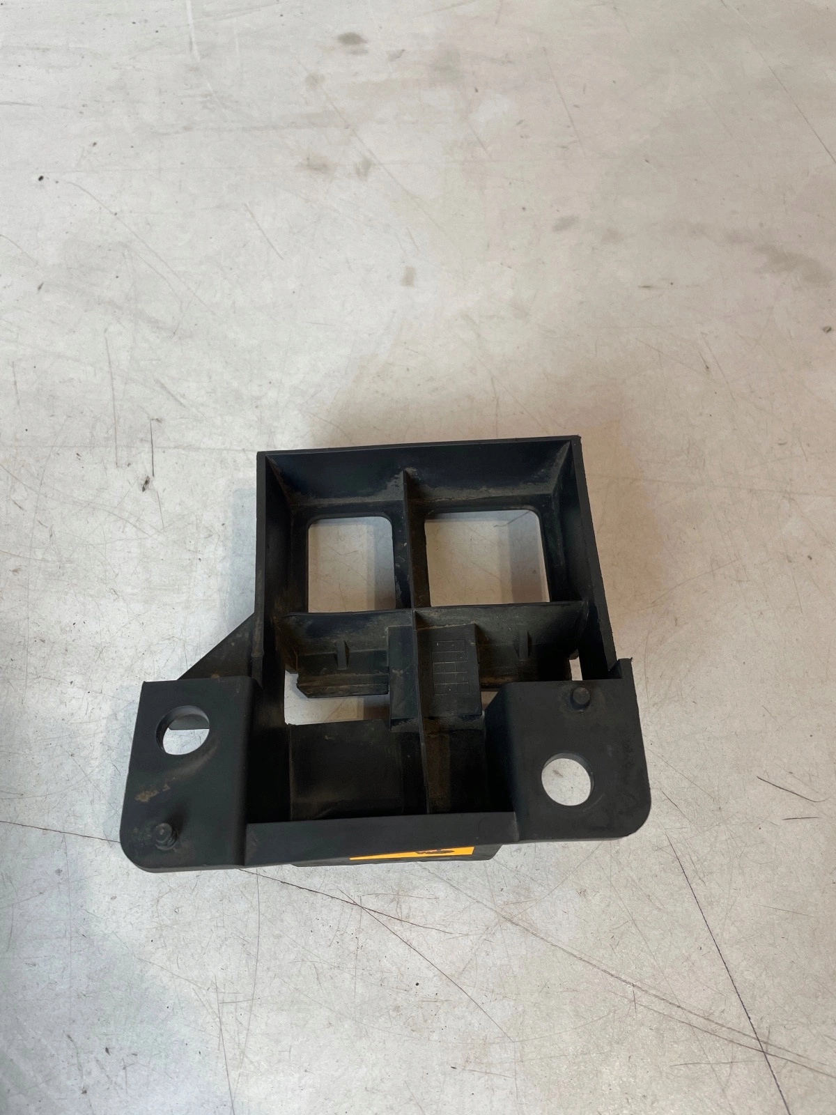 support holder of a bumper front front left Mercedes Sprinter W906