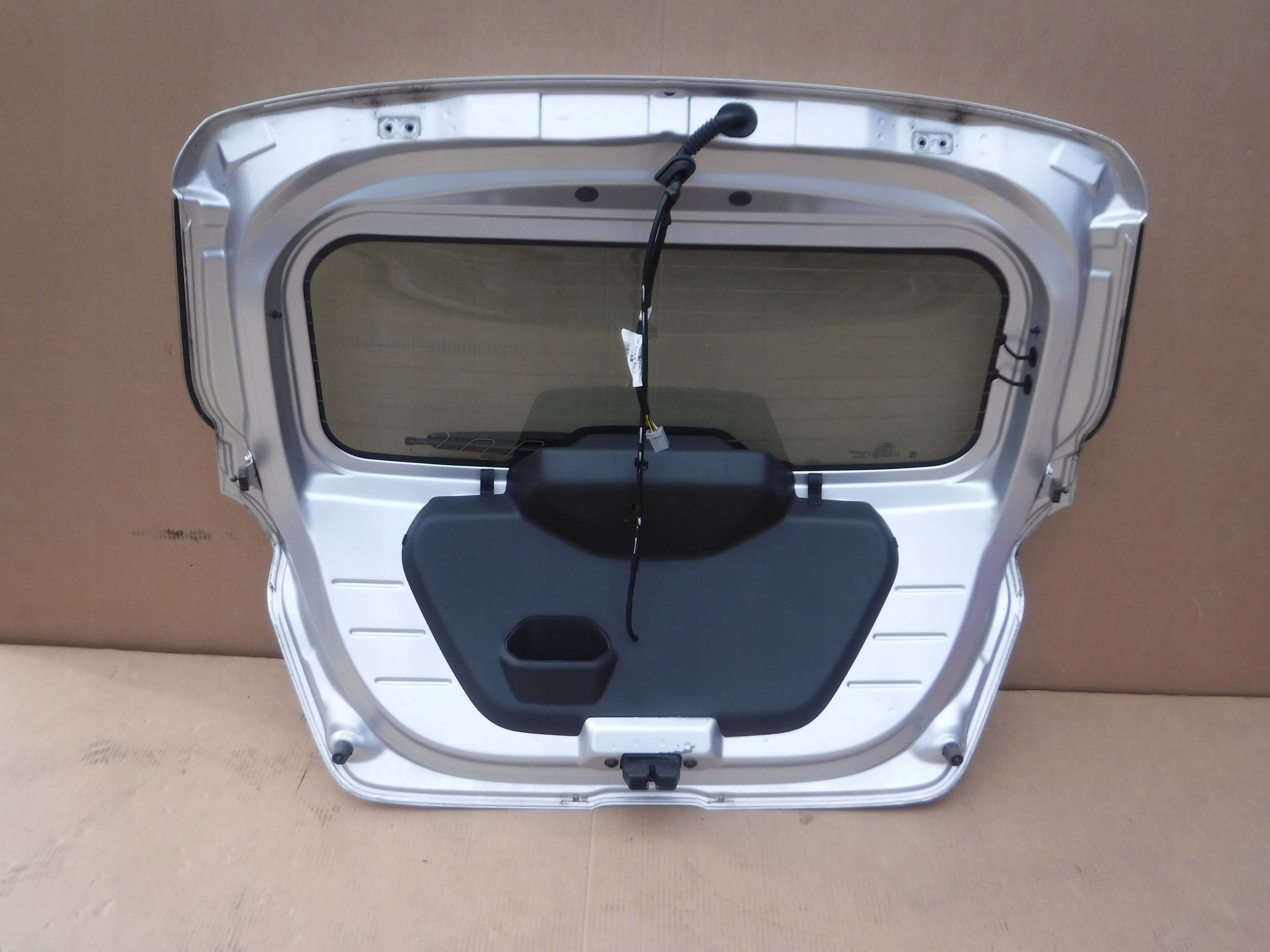 KLAPA BAGAŻNIKA FORD KA PLUS Typ samochodu Samochody osobowe