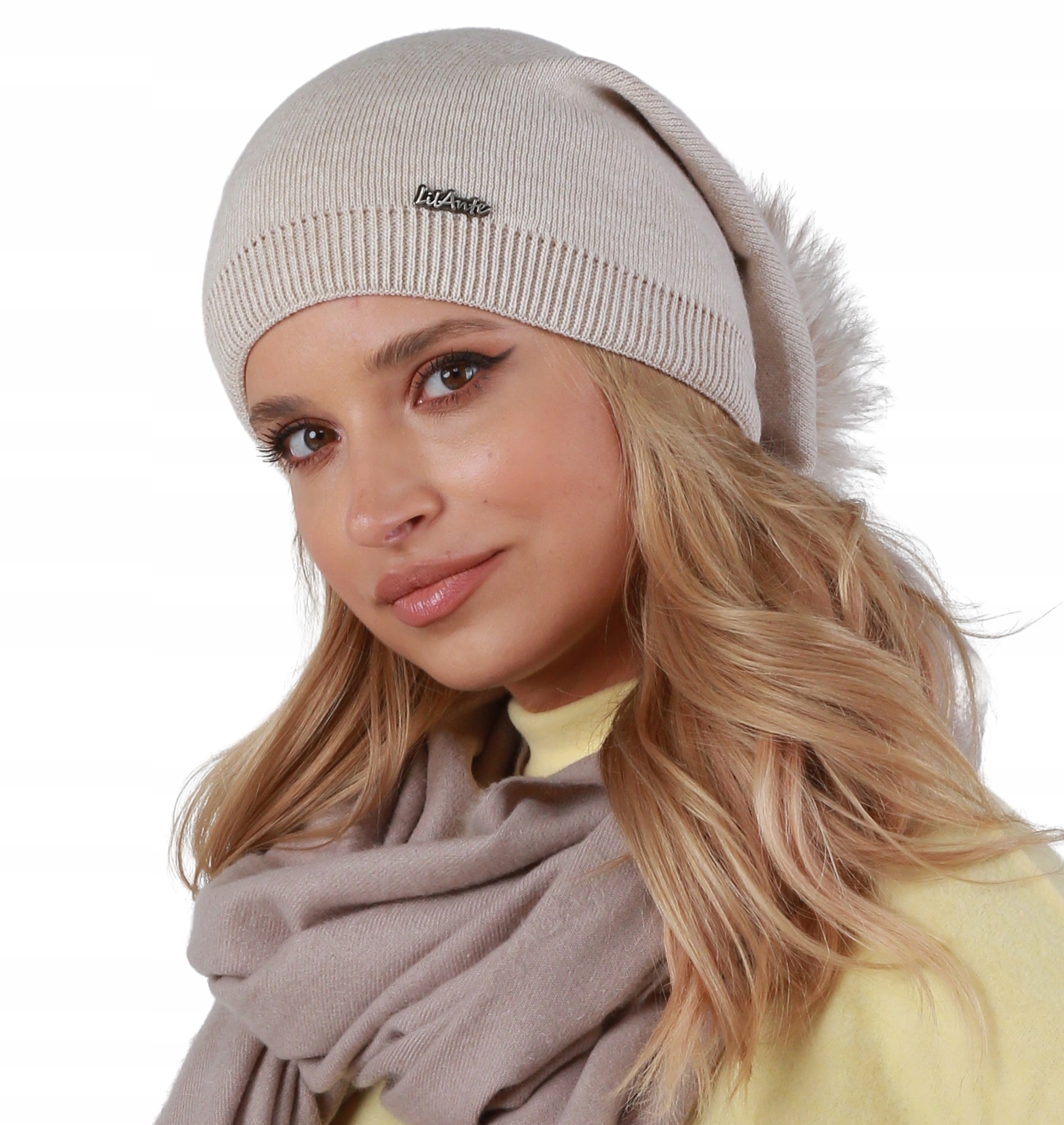 

Damska Czapka beanie krasnal z pomponem Beżowy P1