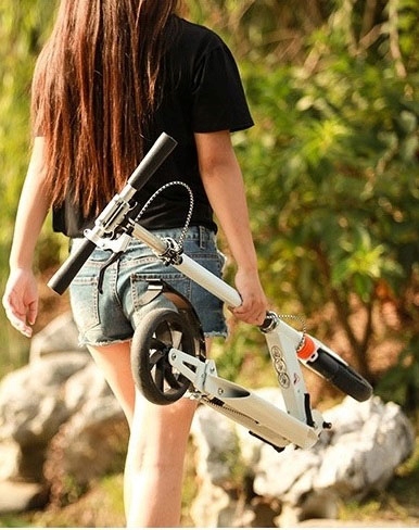 DUŻA HULAJNOGA MIEJSKA DLA DOROSŁYCH URBAN AMORTYZATORY HAMULEC TARCZOWY Średnica kół (mm) 200 mm