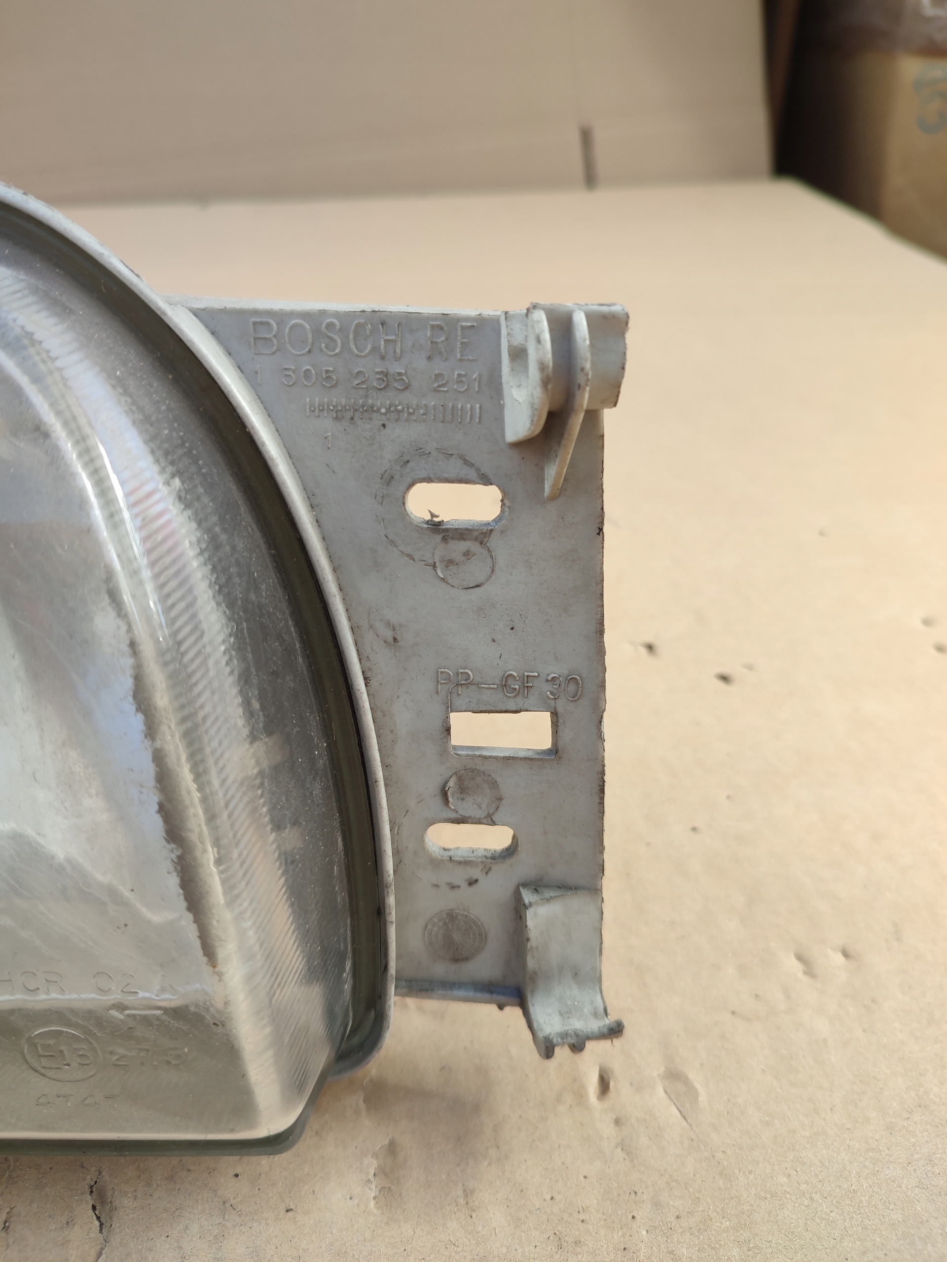 light right front REFLEKTOR MAZDA 121 FIESTA MK4 1305235251