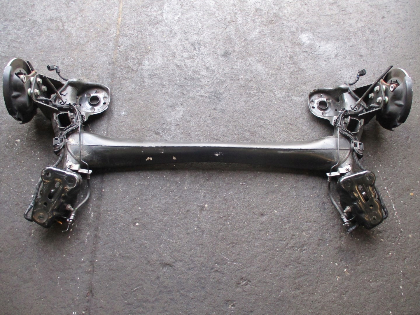 Oś tylna zawieszenie PEUGEOT 2008 1,2THP 20R