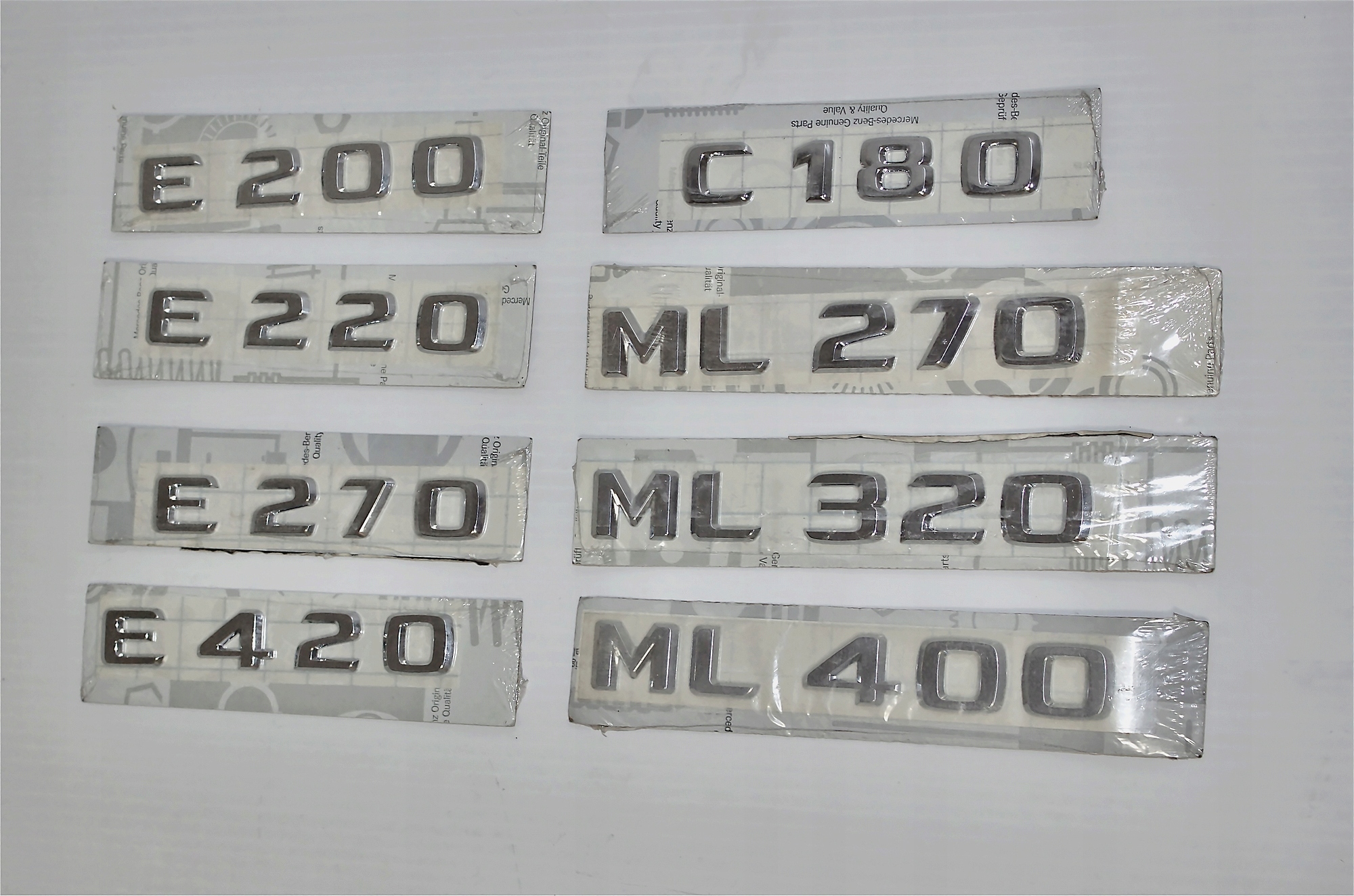 NOWY EMBLEMAT ZNACZEK MERCEDES A C E klasa Numer katalogowy części E221