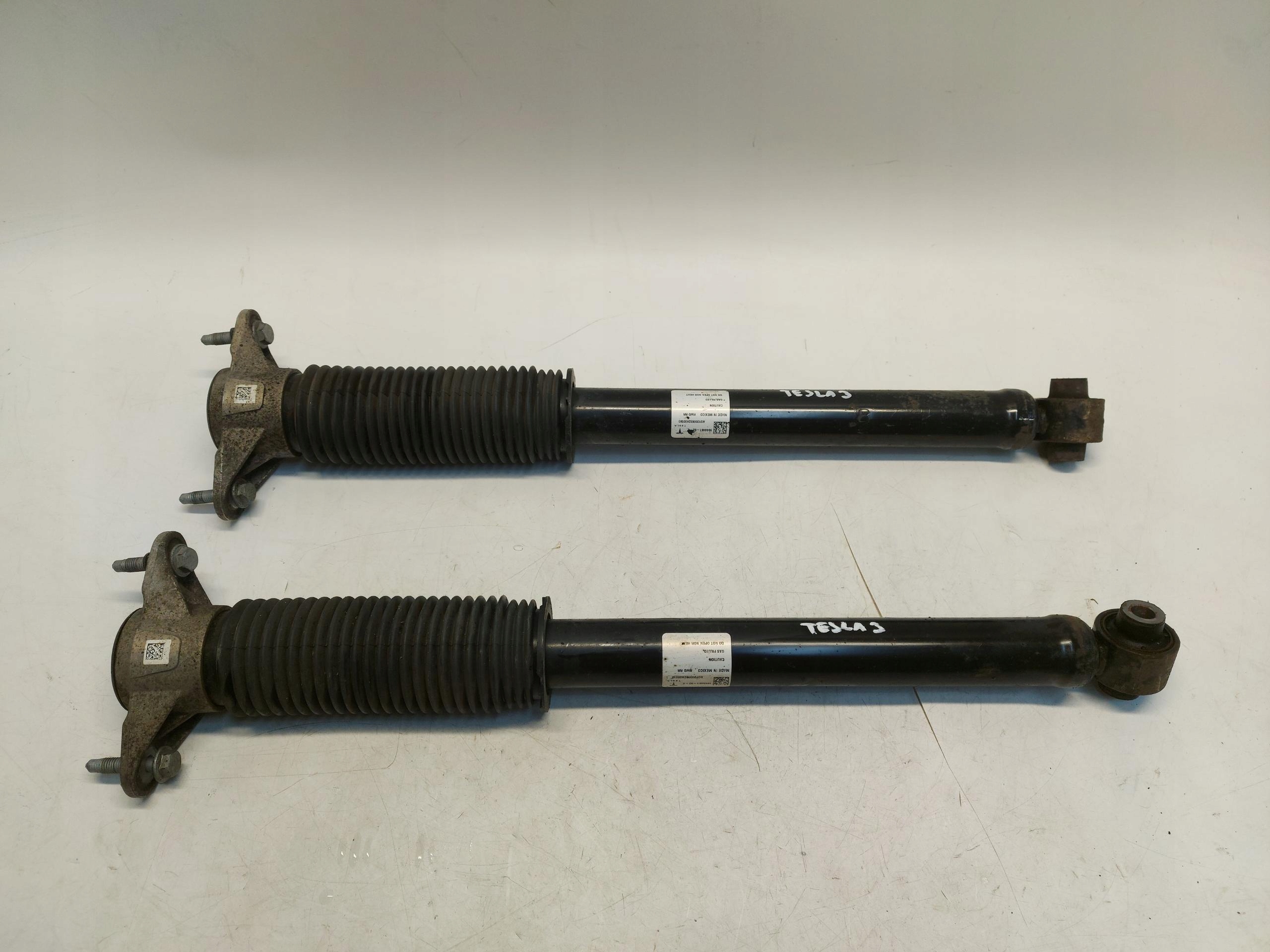 TESLA 3 III Stoßdämpfer heck sprawny links oder rechts 1044461-02-E