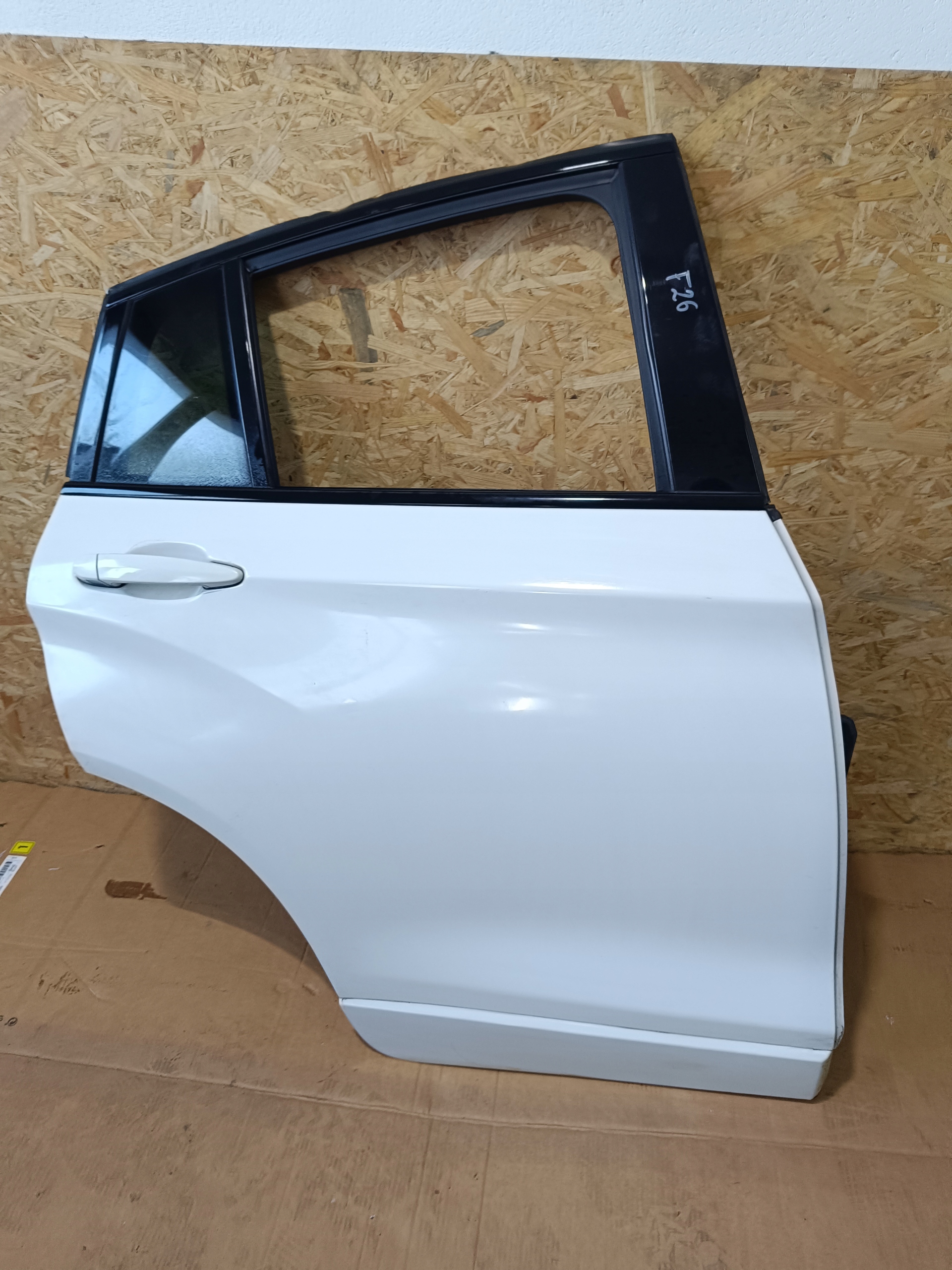 DRZWI PRAWE TYŁ BMW X4 F26 A300 Strona zabudowy tył - prawa