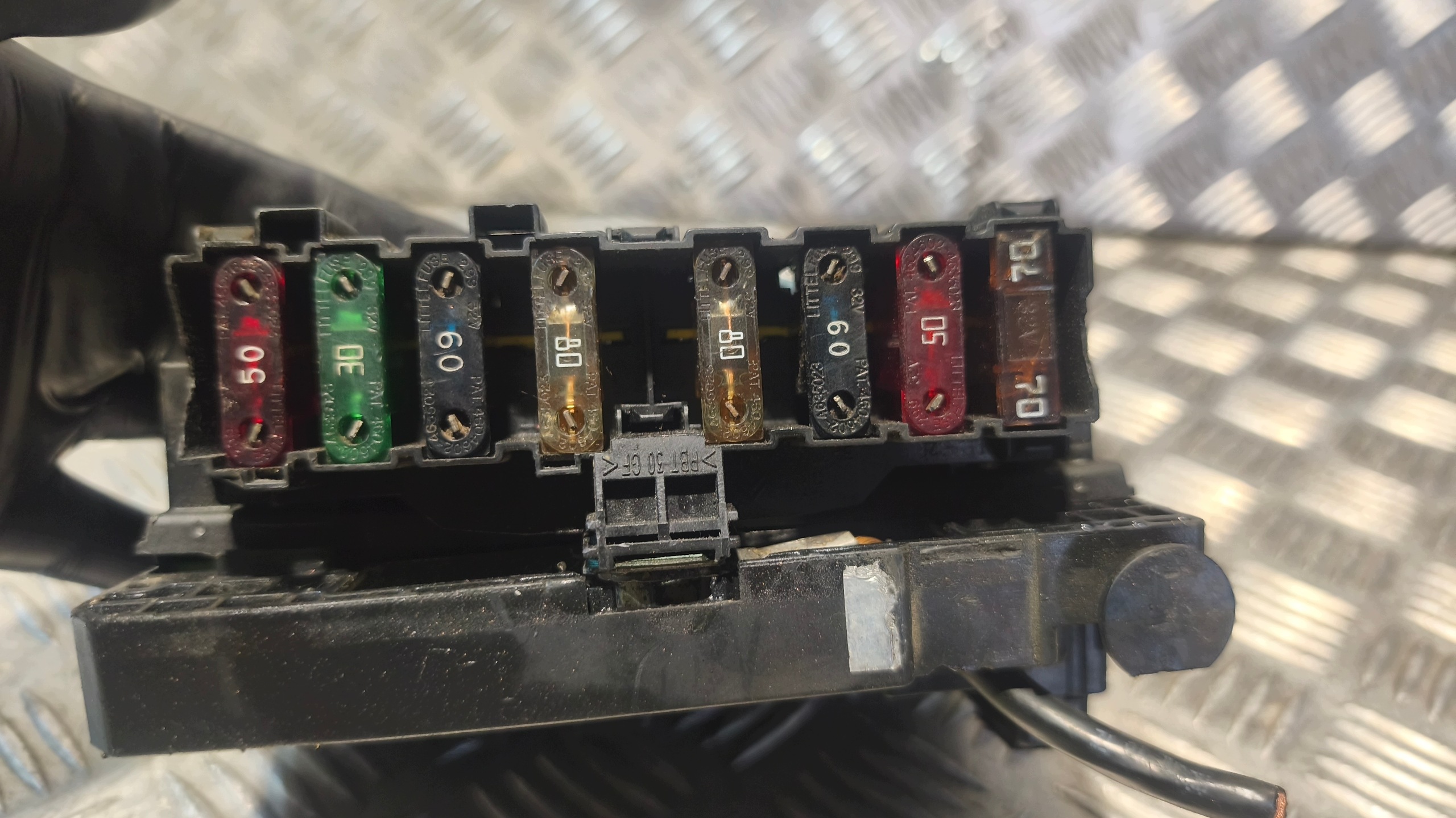 fuse box CITROEN C5 2.0B S110500002E