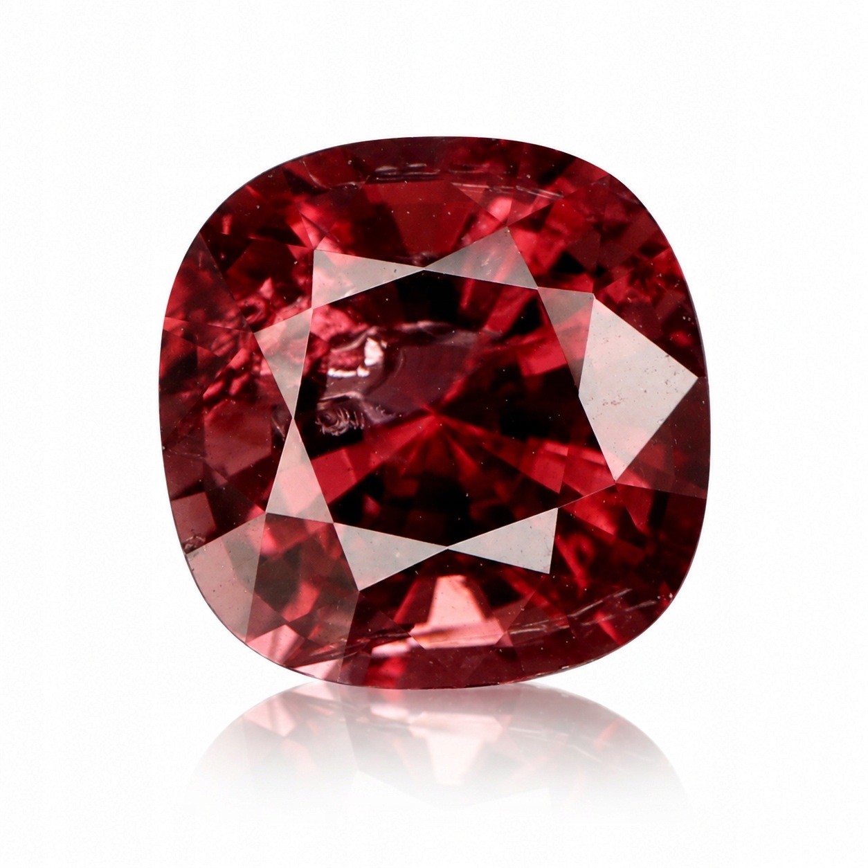 Přírodní Spinel 1.46ct Cushion Fialový Barma SI1 certifikát Wbd