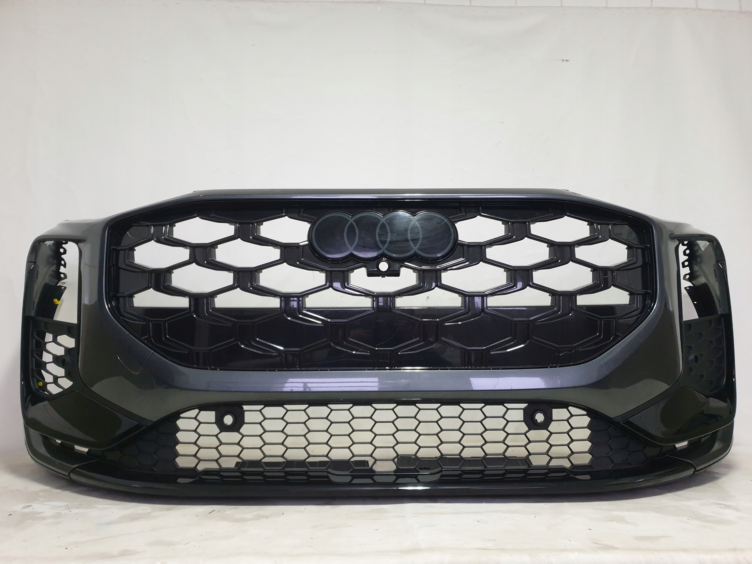 AUDI Q3 III 83H S-LINE 25-> bumper front front 6xPDC 83H807437D