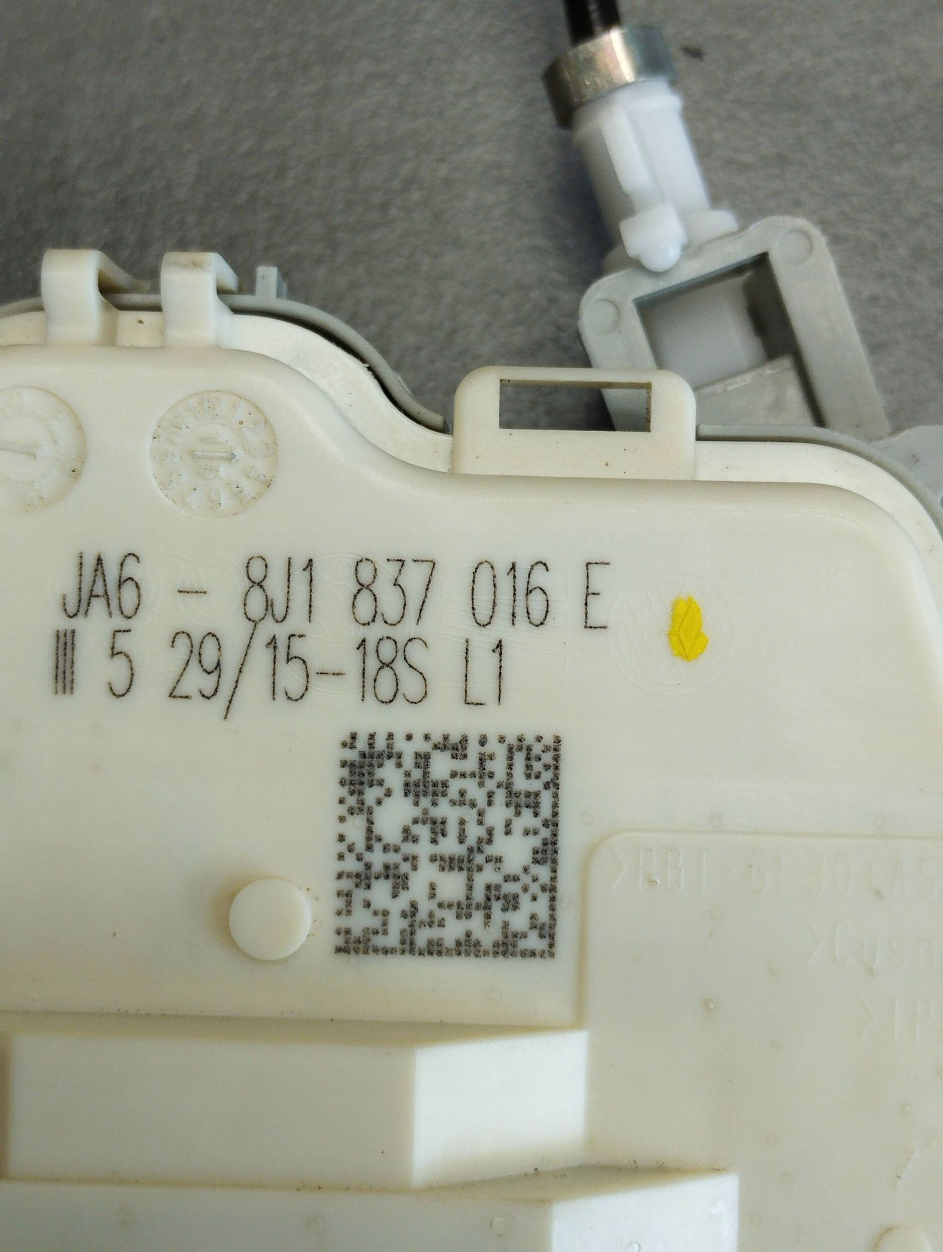 AUDI A6 C7 lock right front 8J1837016E