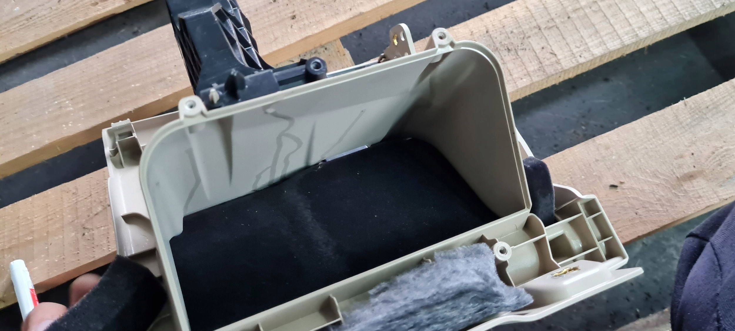 Q5 80A cover passenger compartment below steering wheel, 80B863075C