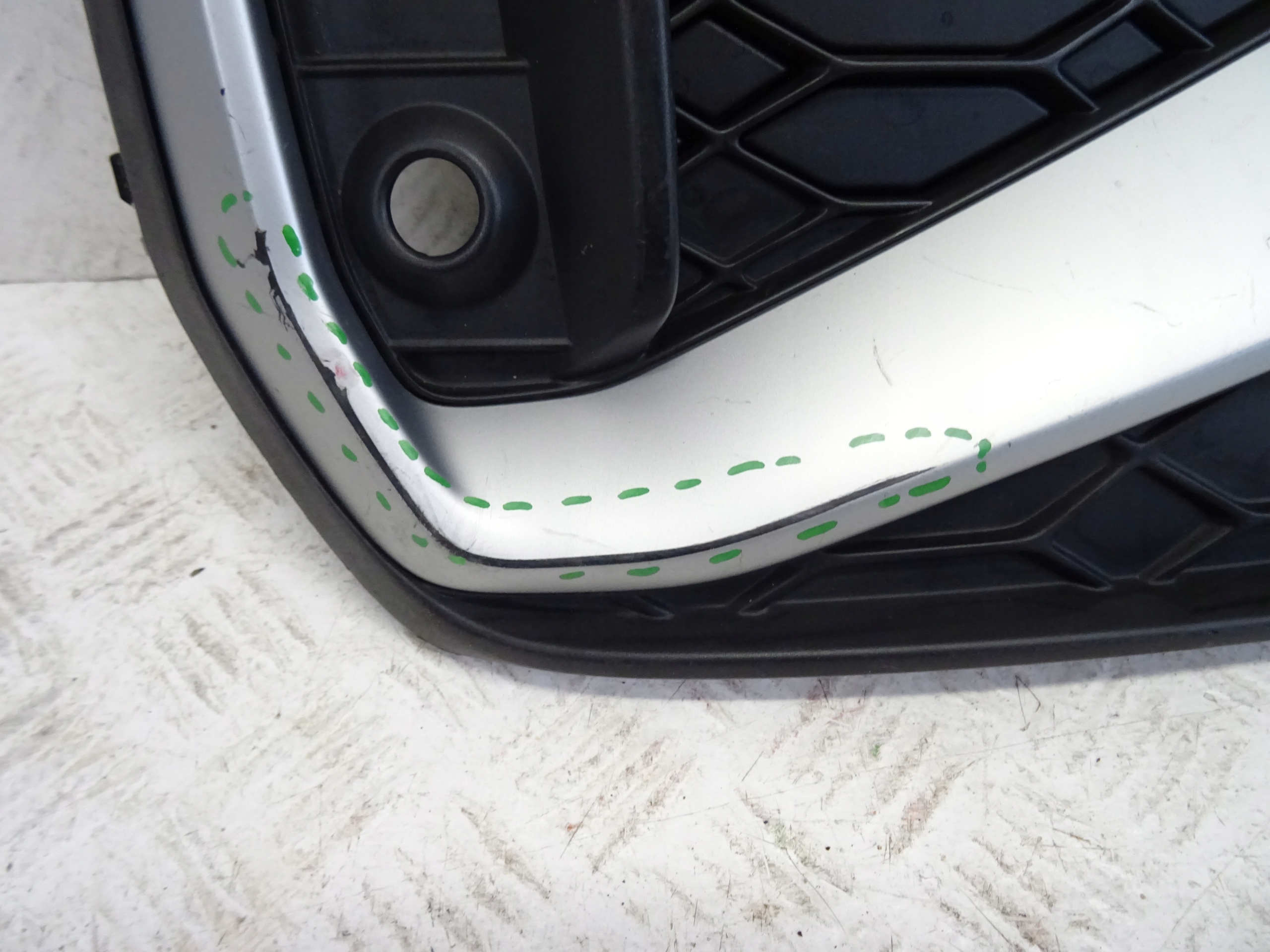 AUDI Q2 81A LIFT S-LINE right grid of a bumper front front