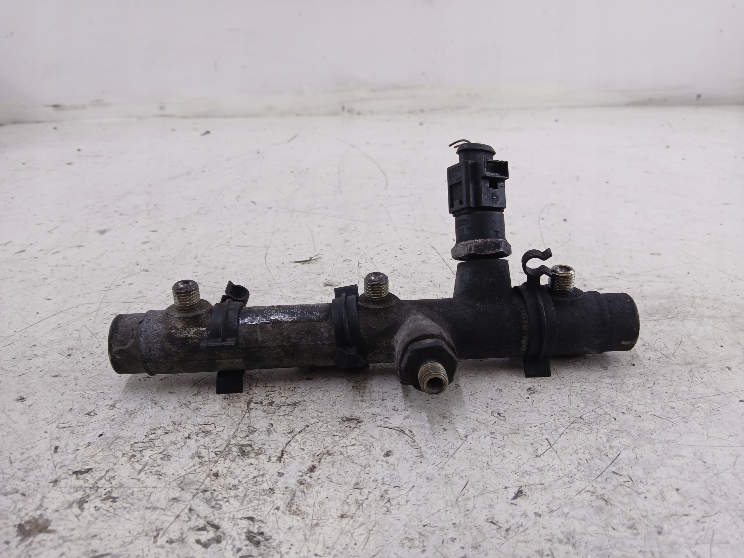 AUDI A4 B7 A6 C6 Q7 4L 3.0 TDI injection ramp 059130089D