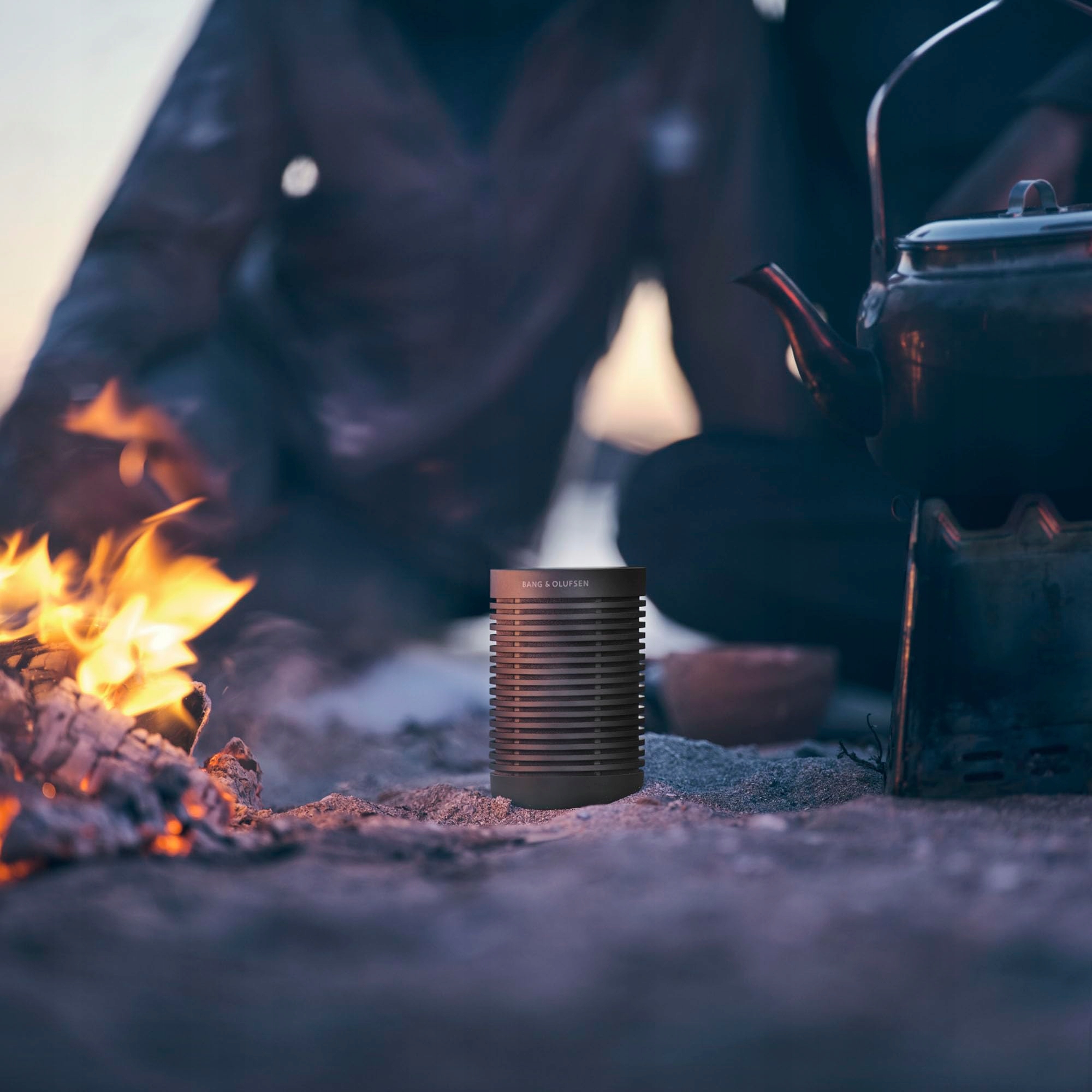BANG & OLUFSEN Beosound Explore Waterproof Bluetooth Speaker 27h Battery — miniatura 4