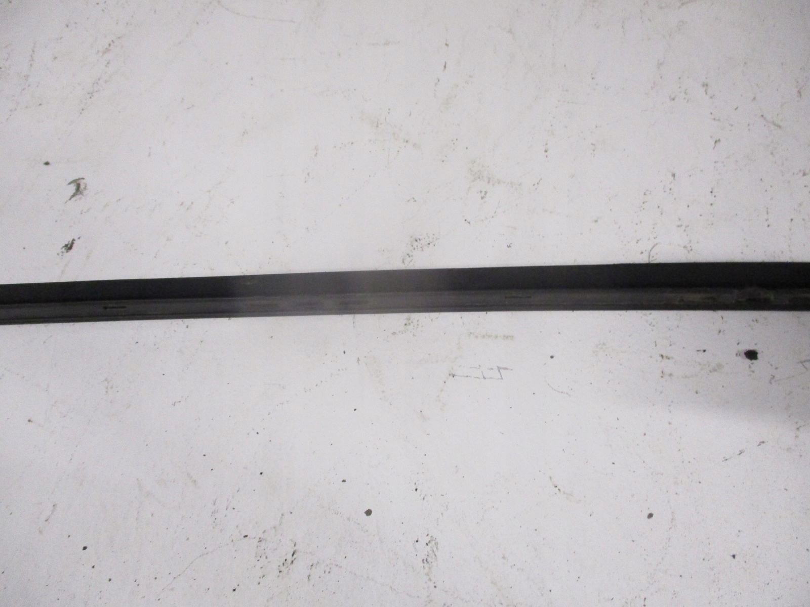 moulding windows czolowej Jaguar E Pace J9C3-025A52-A right