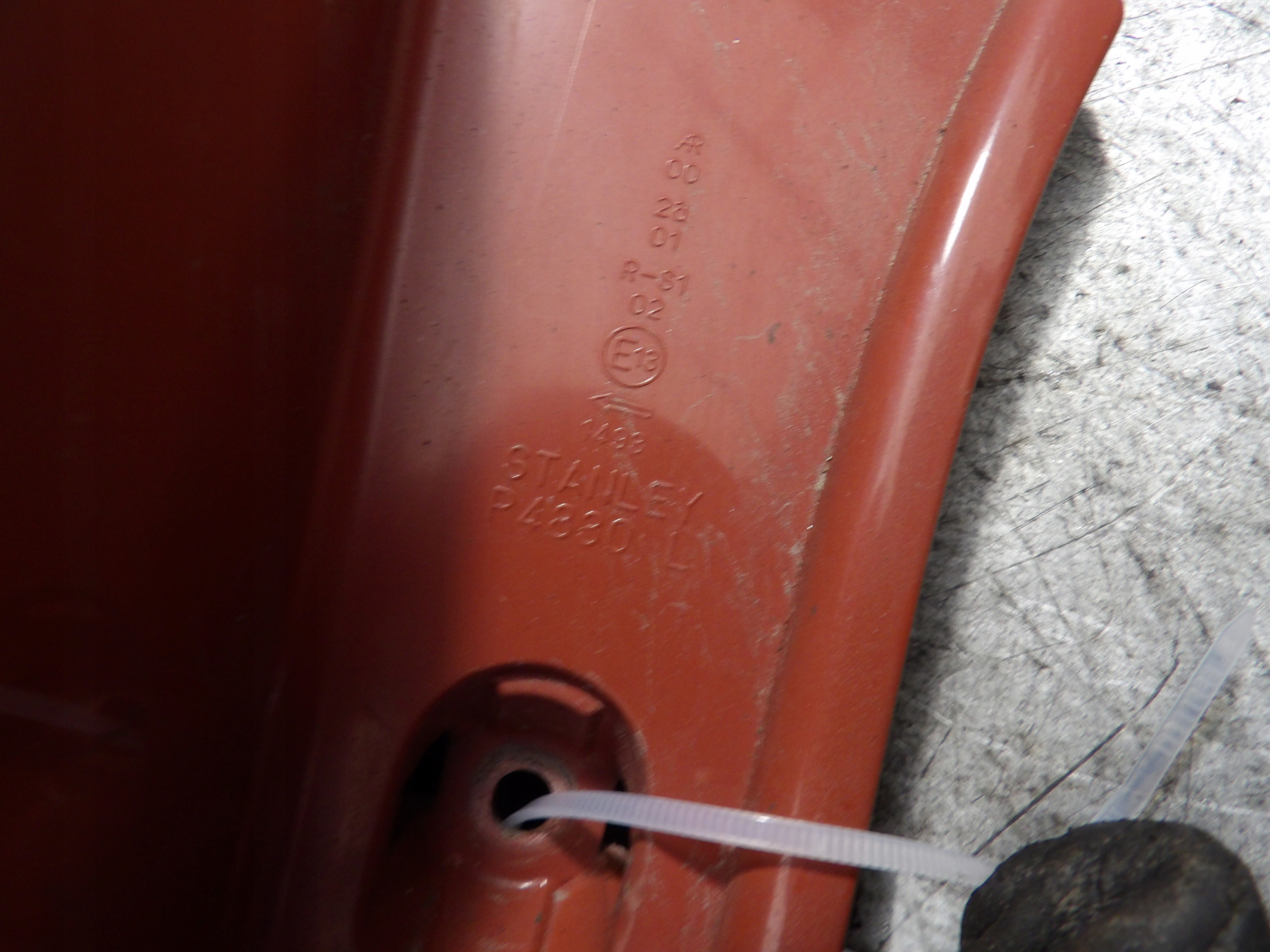 Mazda 5 light rear left P4830L