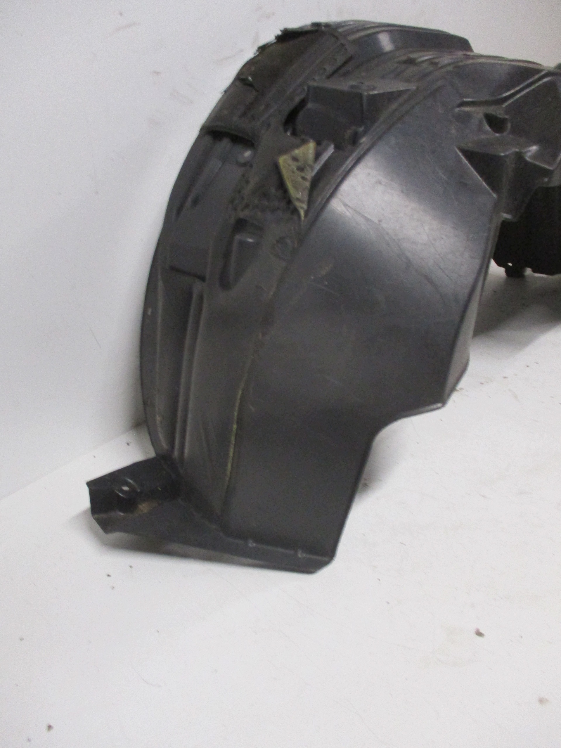 mudguard front left NISSAN NAVARA 63841-EB000
