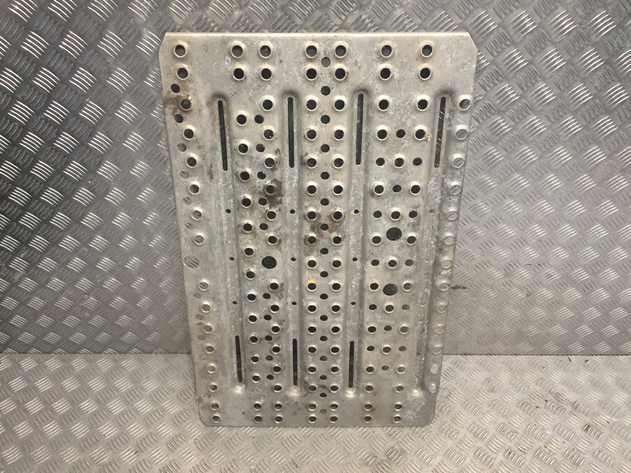 SCANIA PODEST ROBOCZY NA RAMĘ BLACHA 2203544