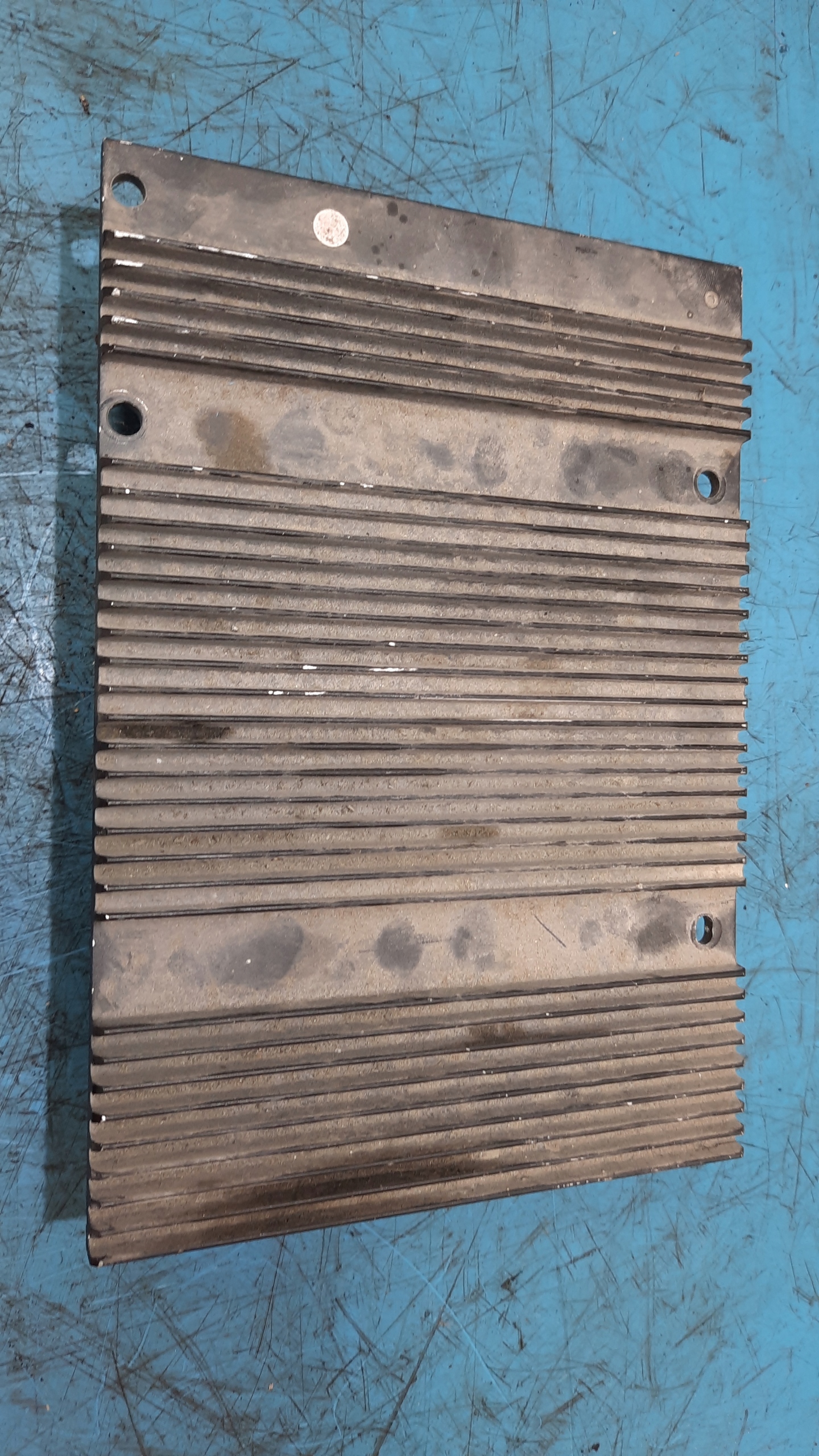 WZMACNIACZ RADIA VOLVO XC90 30732827 Producent części Volvo OE