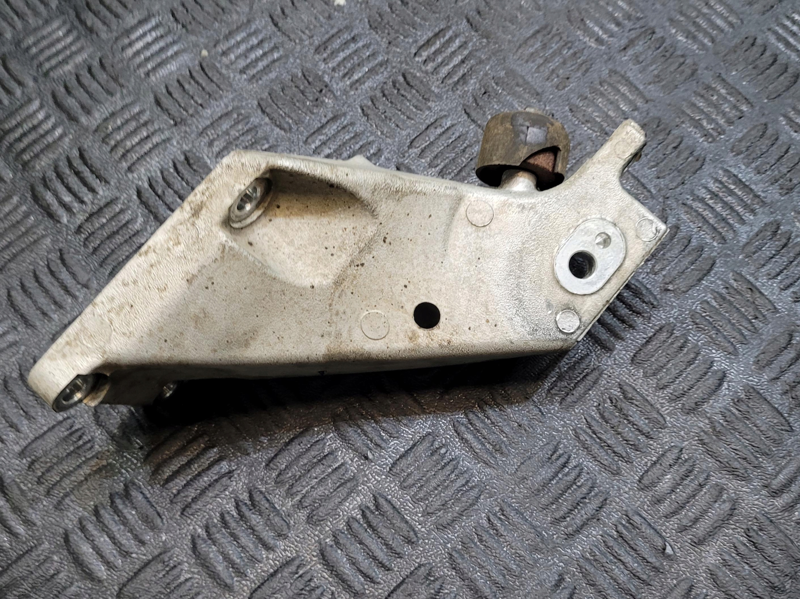 holder engine mount LEXUS LS 600 LS600 H 5.0