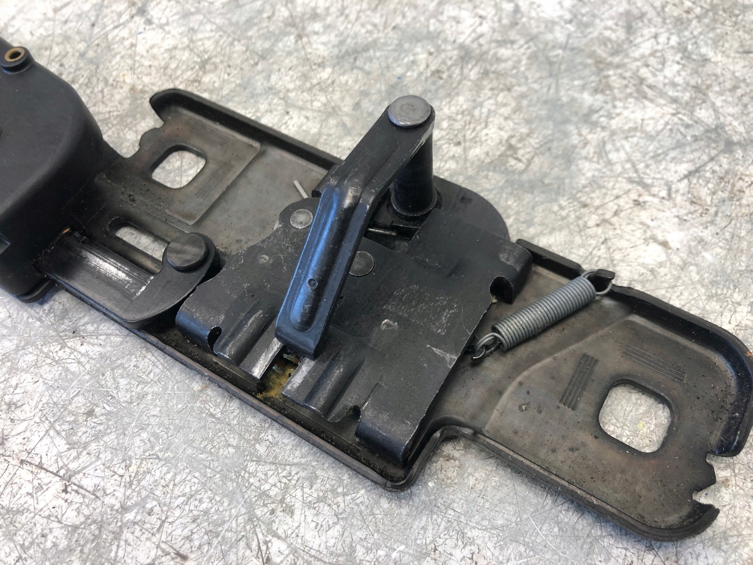 lock DOCIAG bonnet AUDI A4 B8 A6 C6 4F9827383E