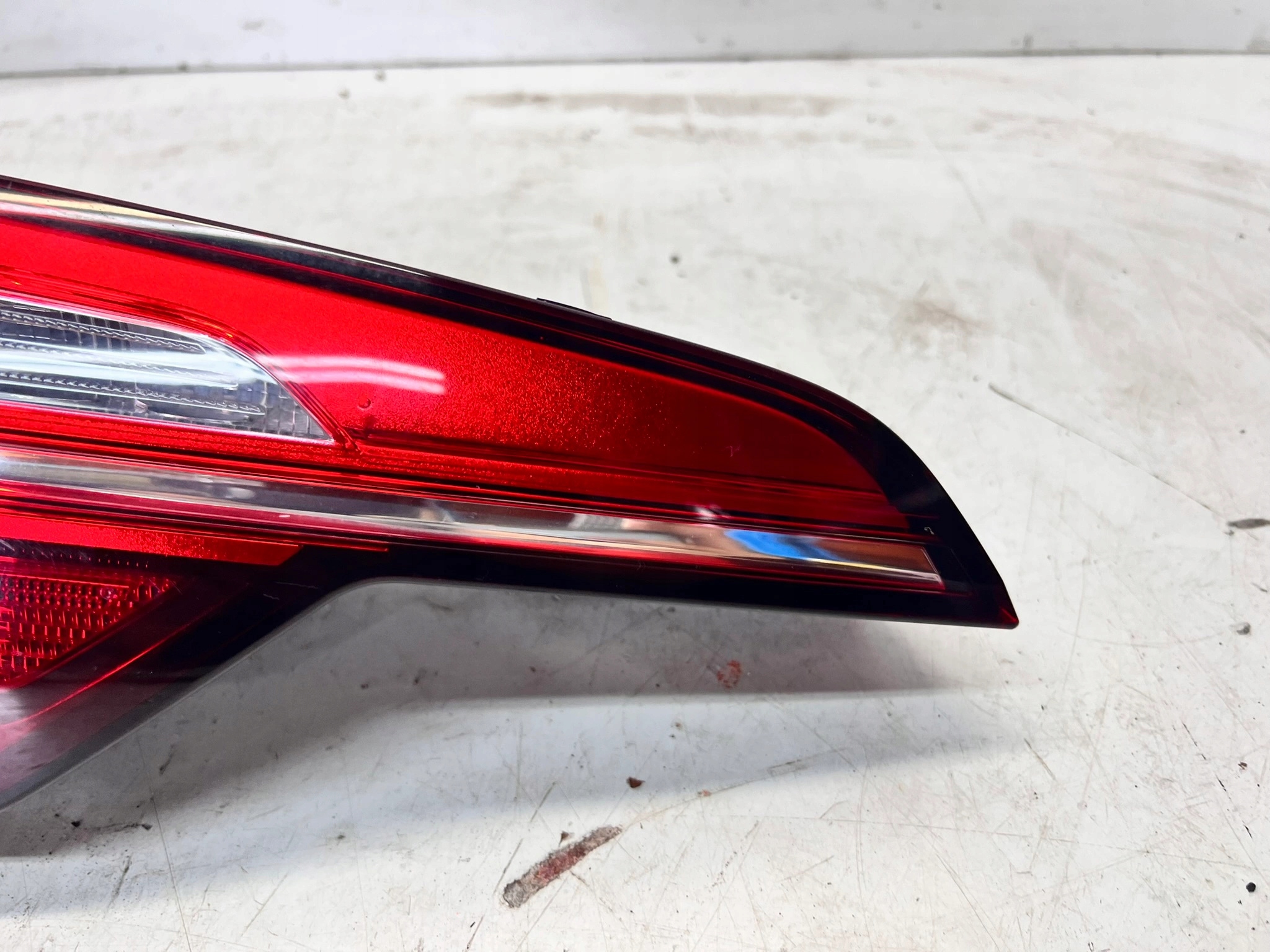 light left rear part to the bonnet LED AUDI A4 B9 AVANT 8W9945075AA