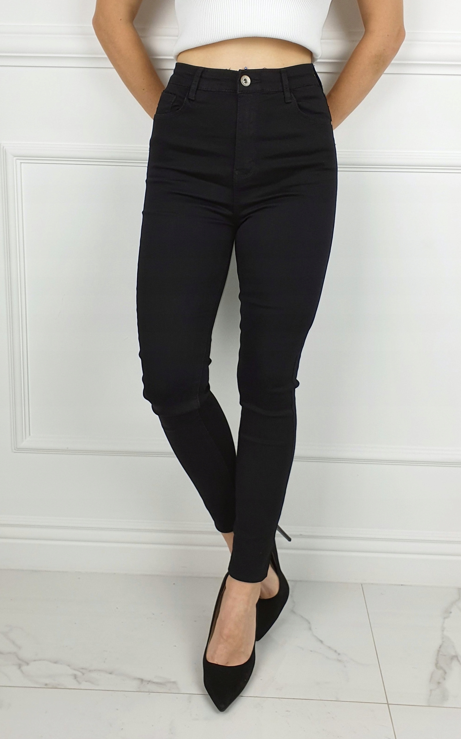 # DAMSKIE SPODNIE JEANSOWE WYSZCZUPLAJĄCE KOLORY # Kod producenta 552