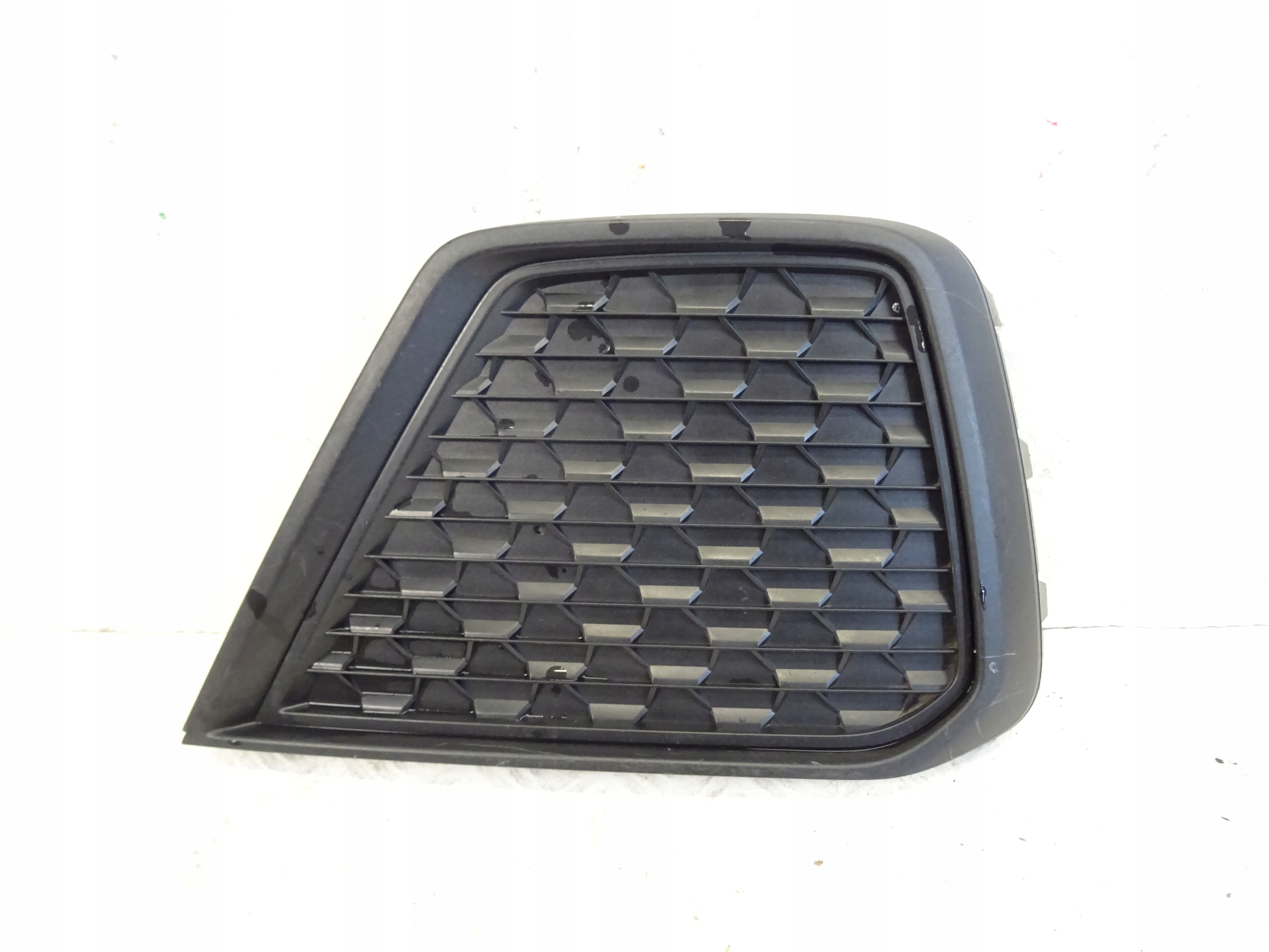 grid of a bumper front front left AUDI A1 II 82A.807.681.F
