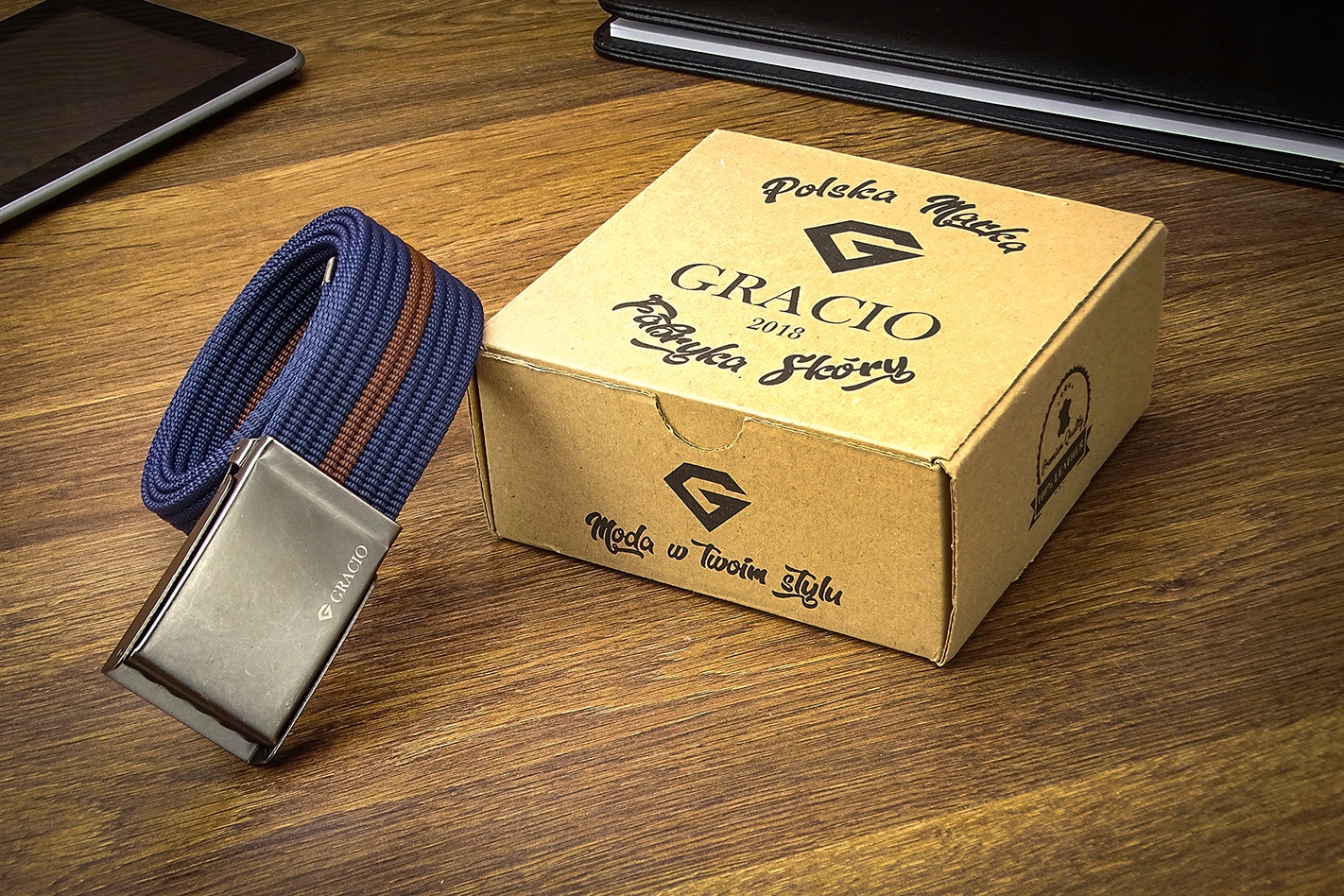 pasek Męski PARCIANY GRACIO klamra SZCZOTKOWANA Wzór dominujący logo