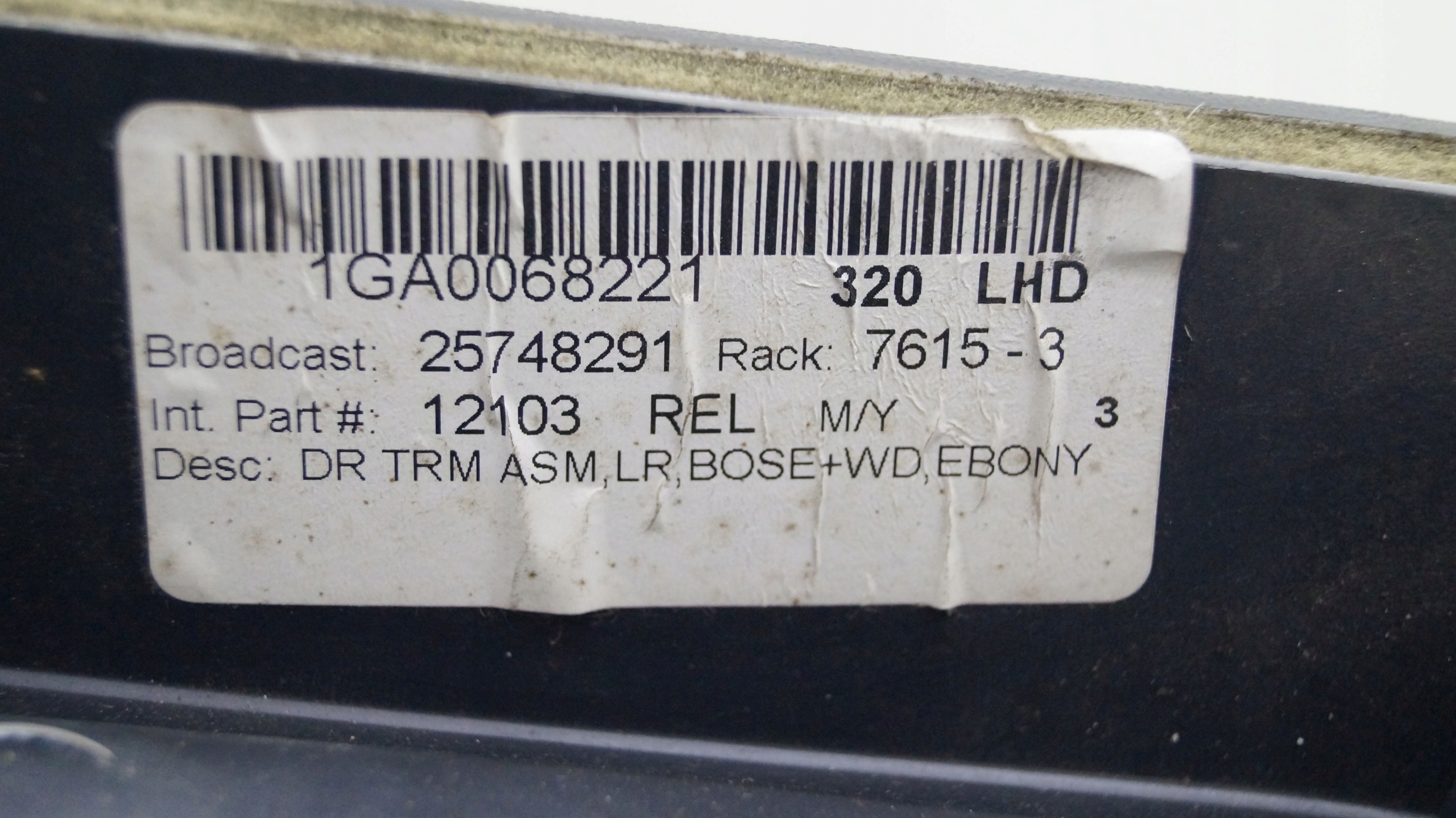 CADILLAC CTS 02-07 TAPICERKA DRZWI LEWA TYŁ Producent części Cadillac OE