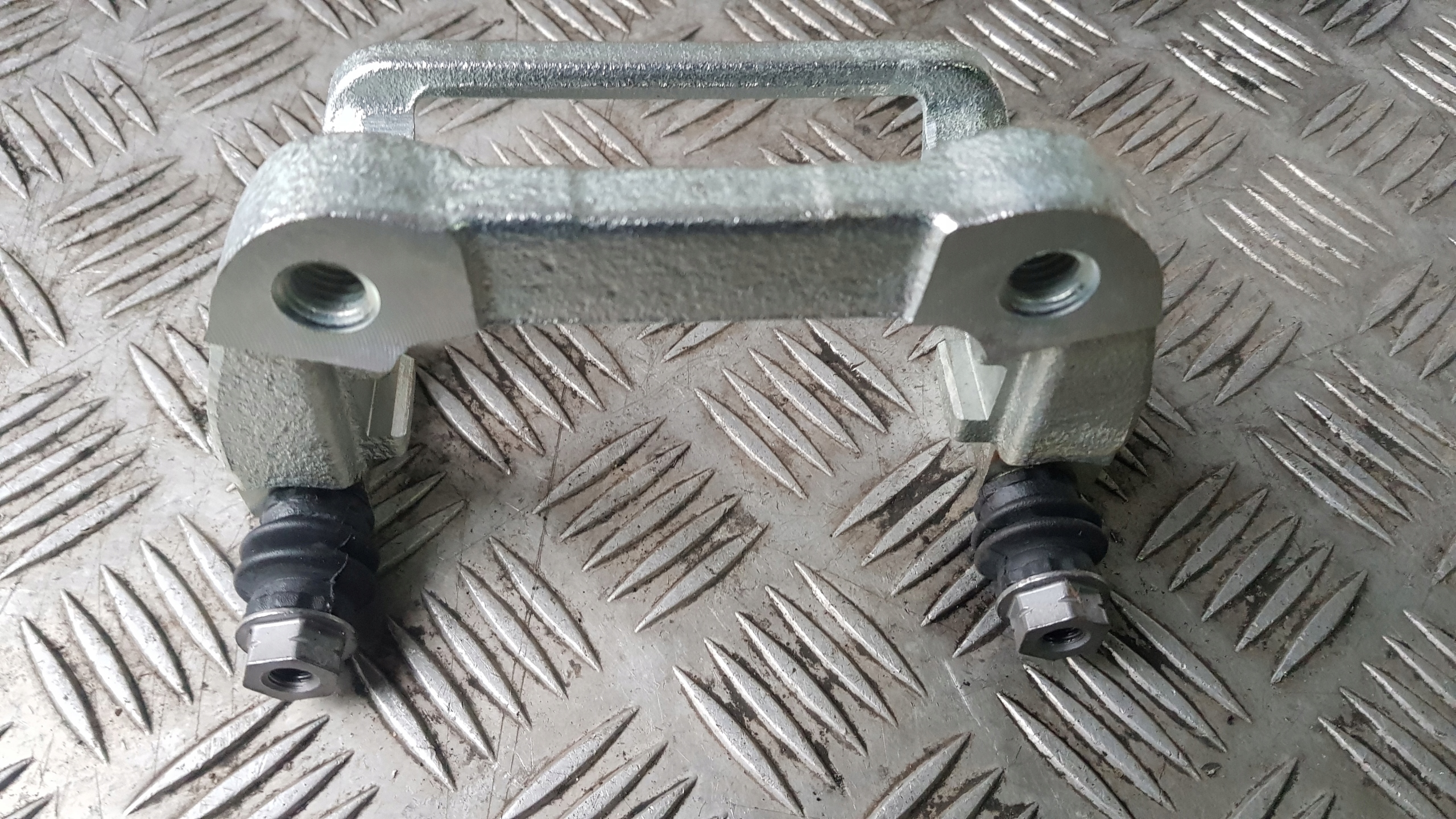 VOLVO V60 JARZMO Bremse links heck 1537/d TRW