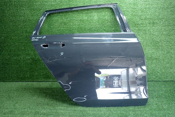 VW GOLF VIII KOMBI door right rear. rear part