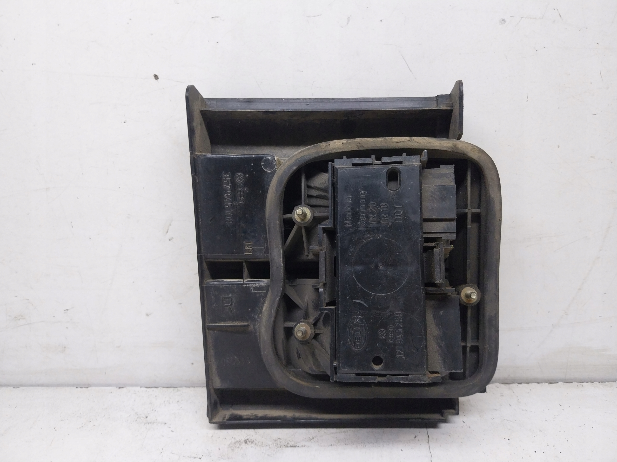 light rear left bonnet VW Passat B3 sedan 357945108