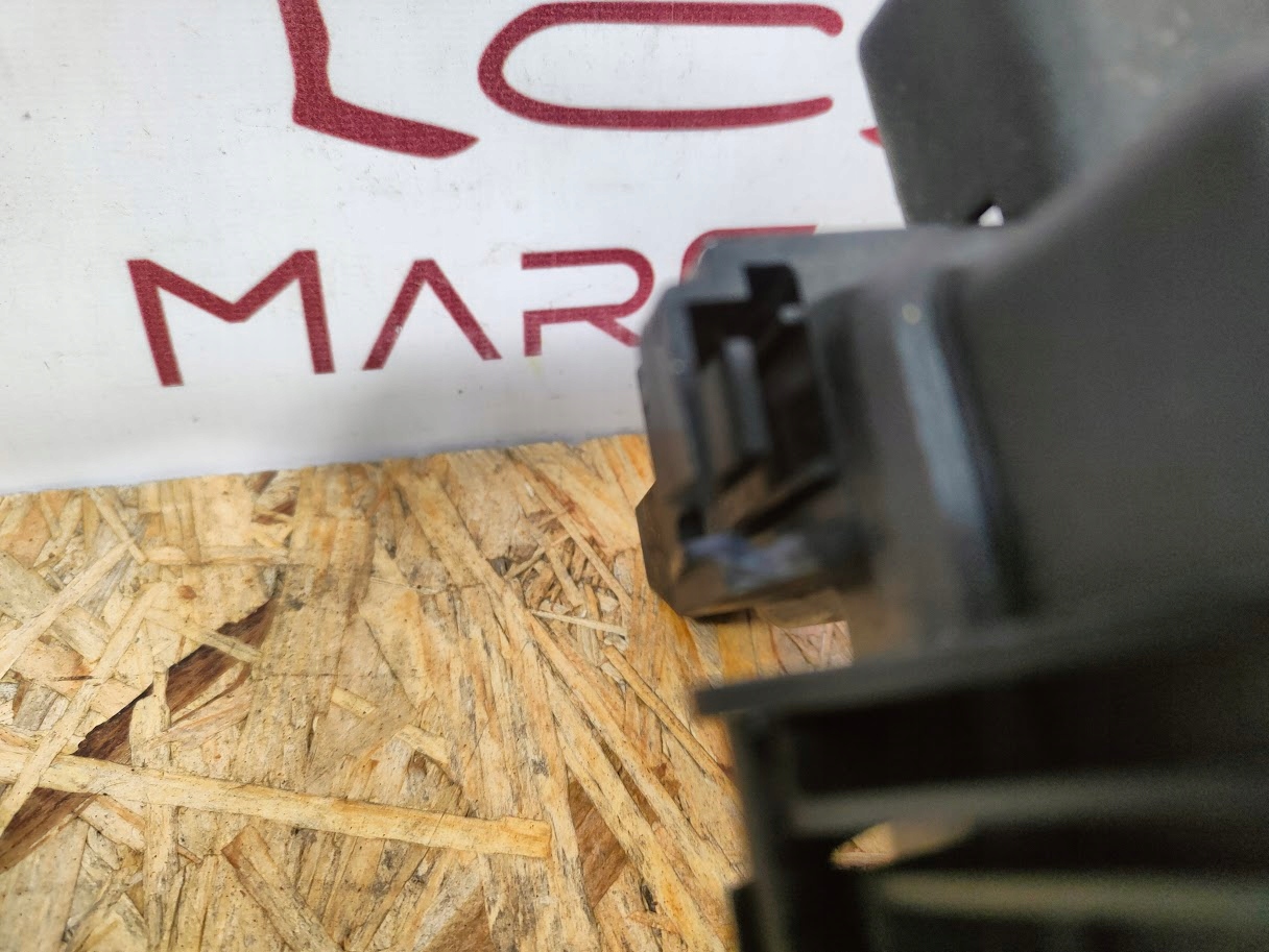 блок предохранителей CHRYSLER 300C 05-10 5,7 P04692026AC