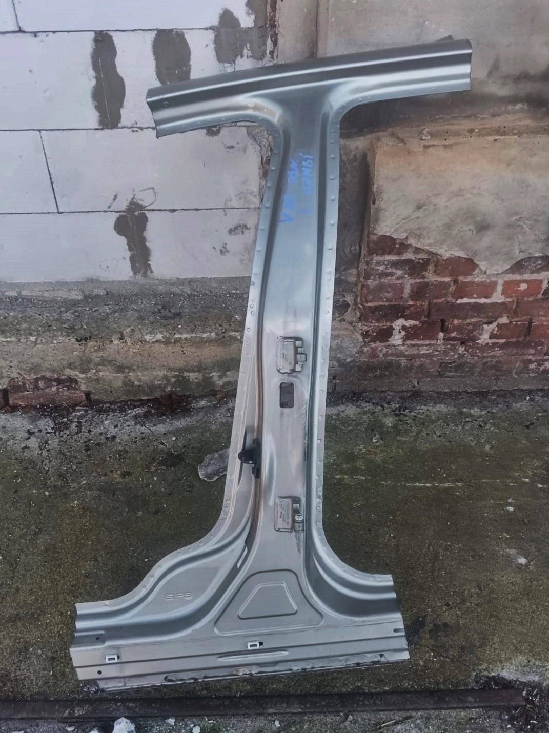 VOLVO V70 09R pillar central left threshold