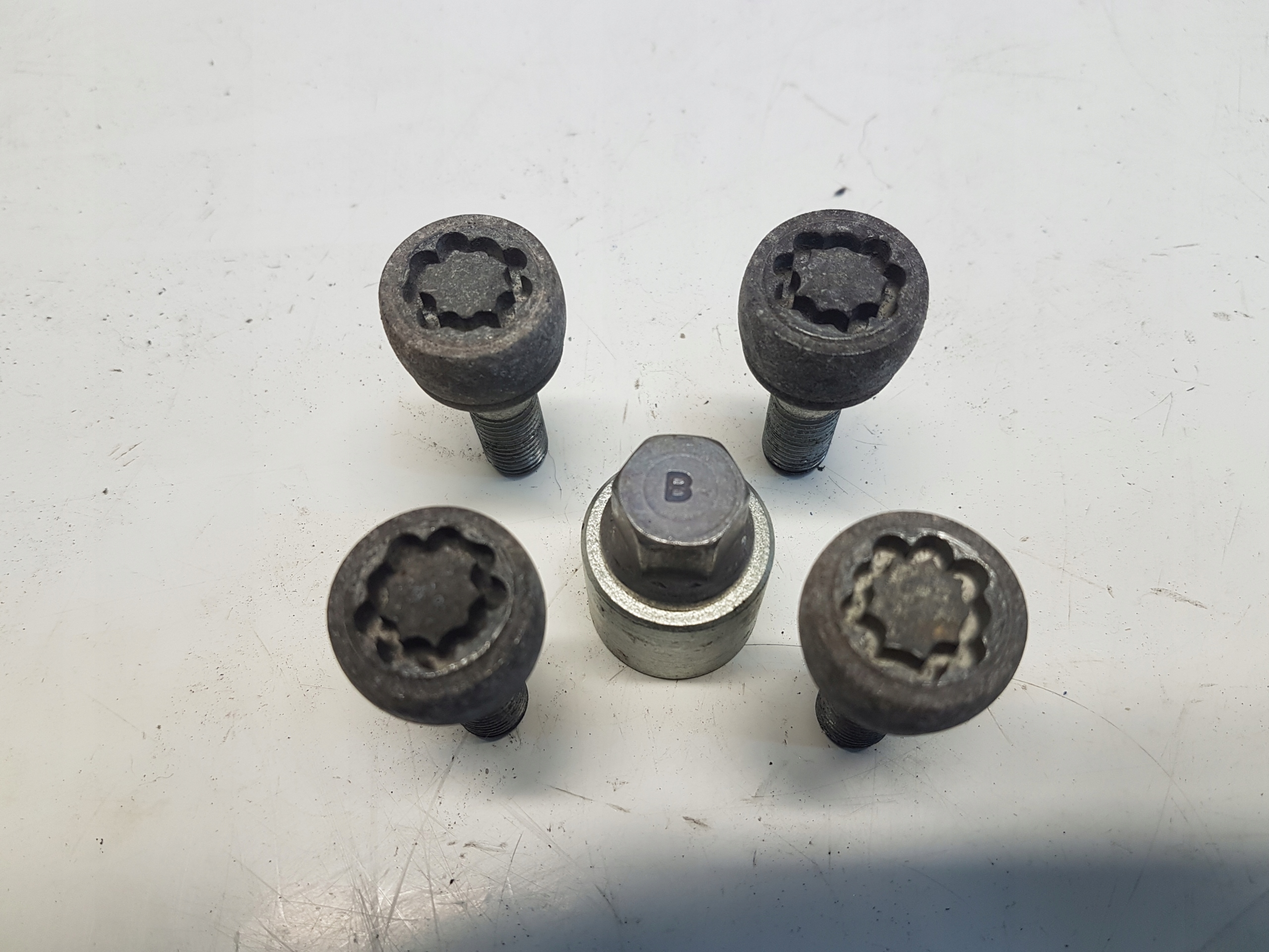 SUZUKI VITARA III LIFT СТОПОРНІ БОЛТИ ГАЙКОВИЙ КЛЮЧ