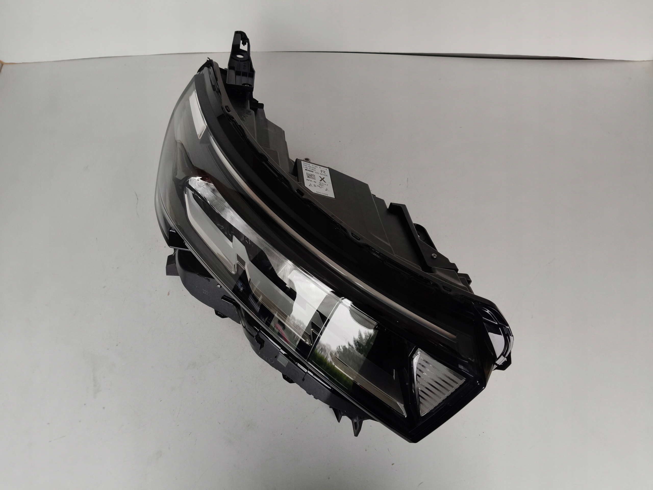 light right REFLEKTOR NISSAN TOWNSTAR 22- LED