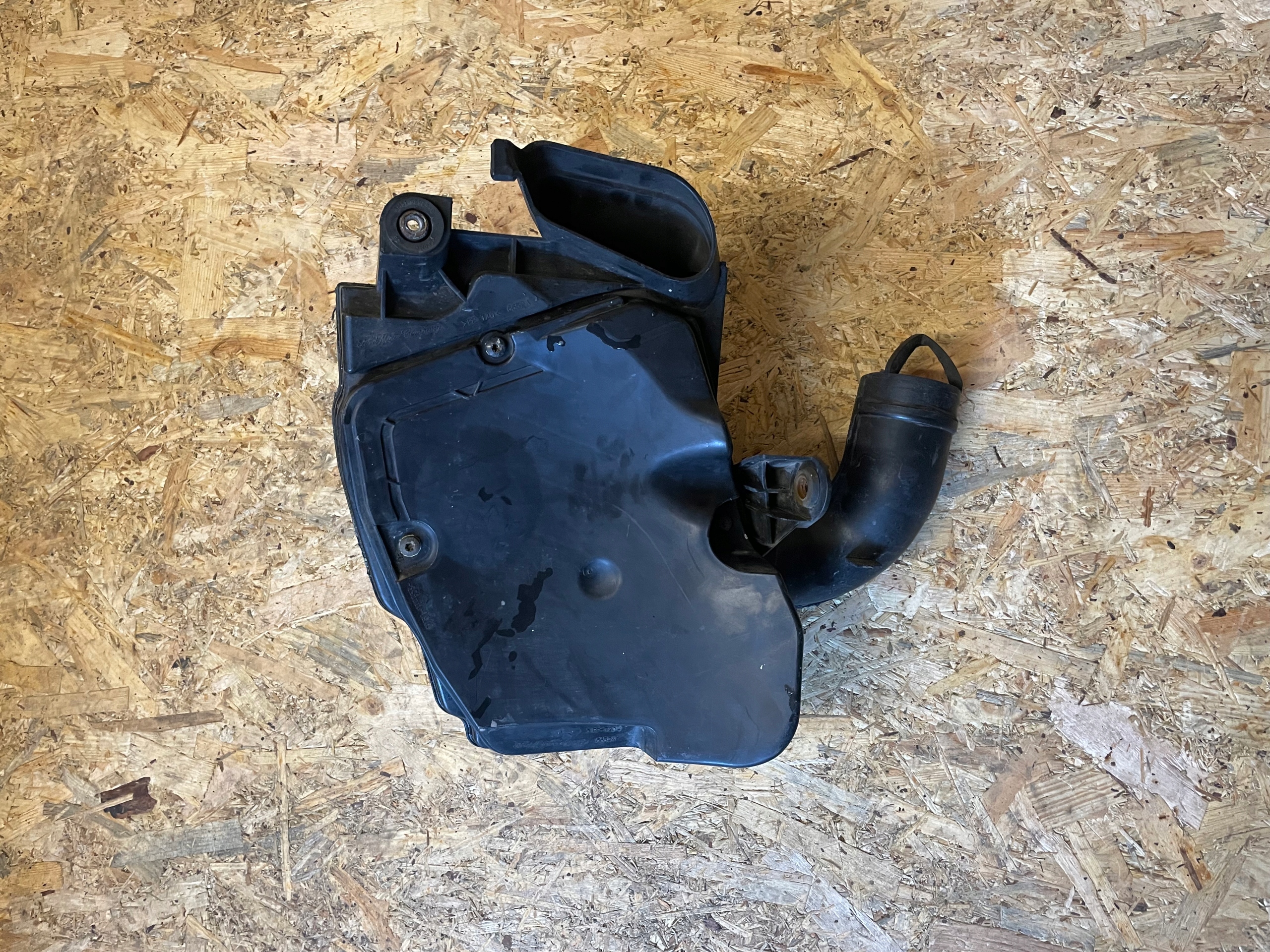 3M51-9F763-CM 3M51-9F763-RB - Корпус драйвера резонатор VOLVO V50 2.0 D